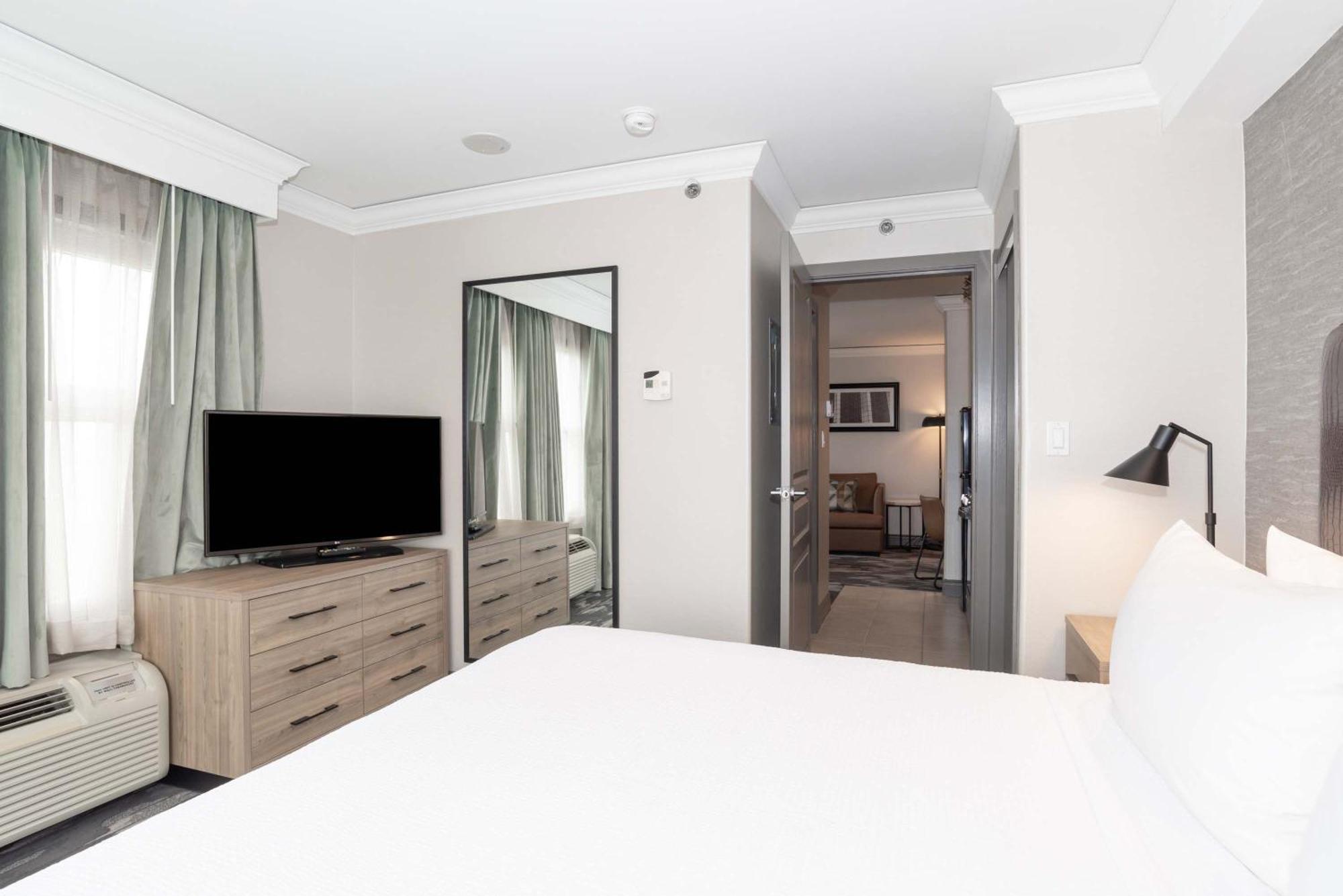 Standard Suite 1 King Bed Sofa Bed Kitchenette