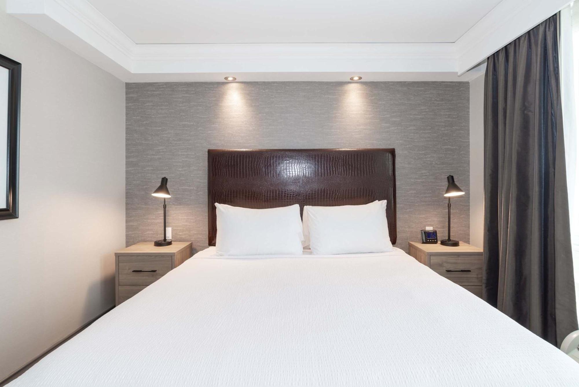 Standard Suite 1 King Bed Kitchen Washer Dryer