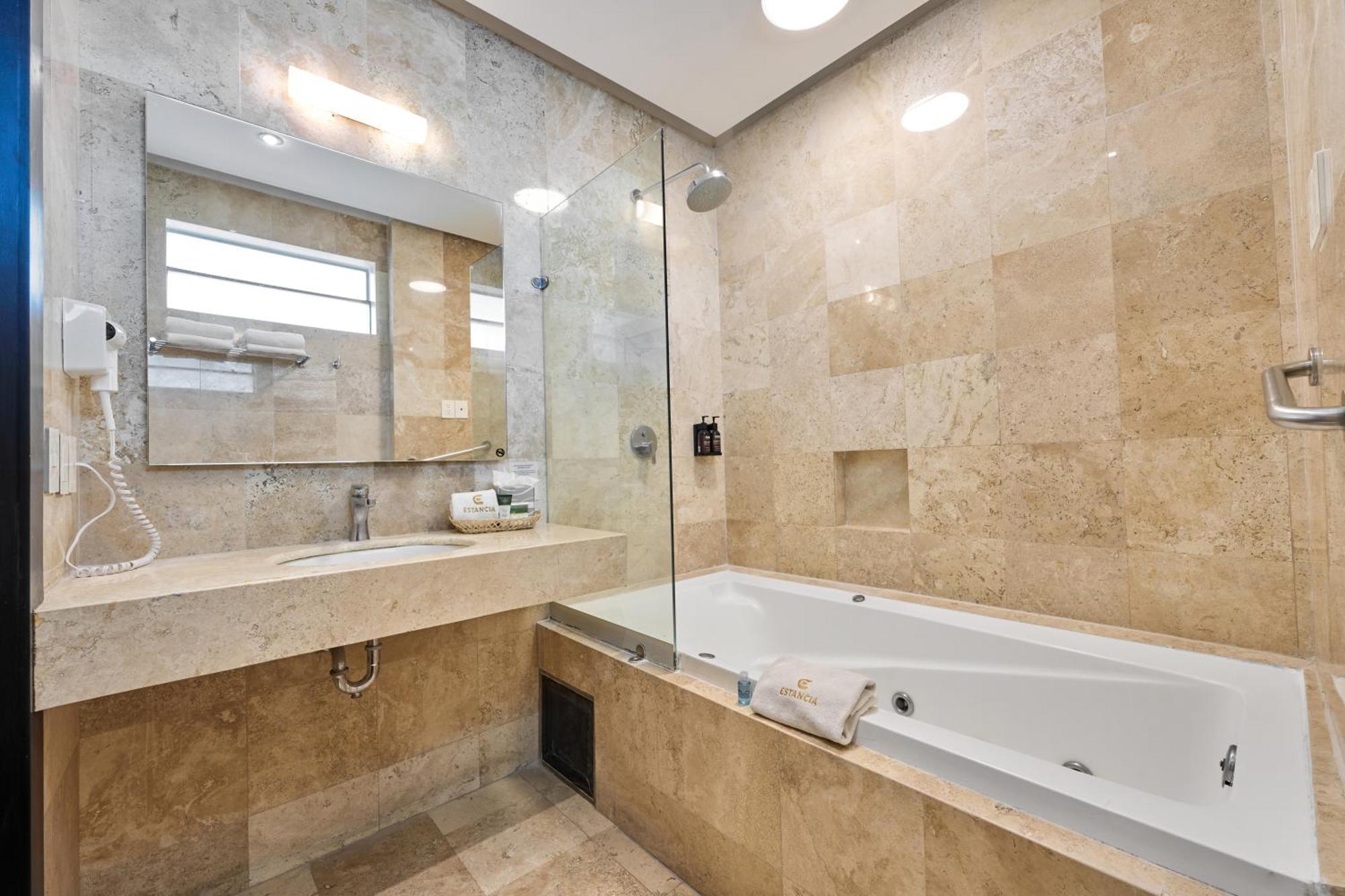 King Suite Spa Bath