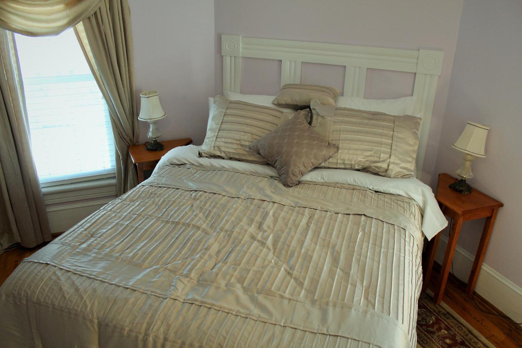 Deluxe Queen Room Massanutten