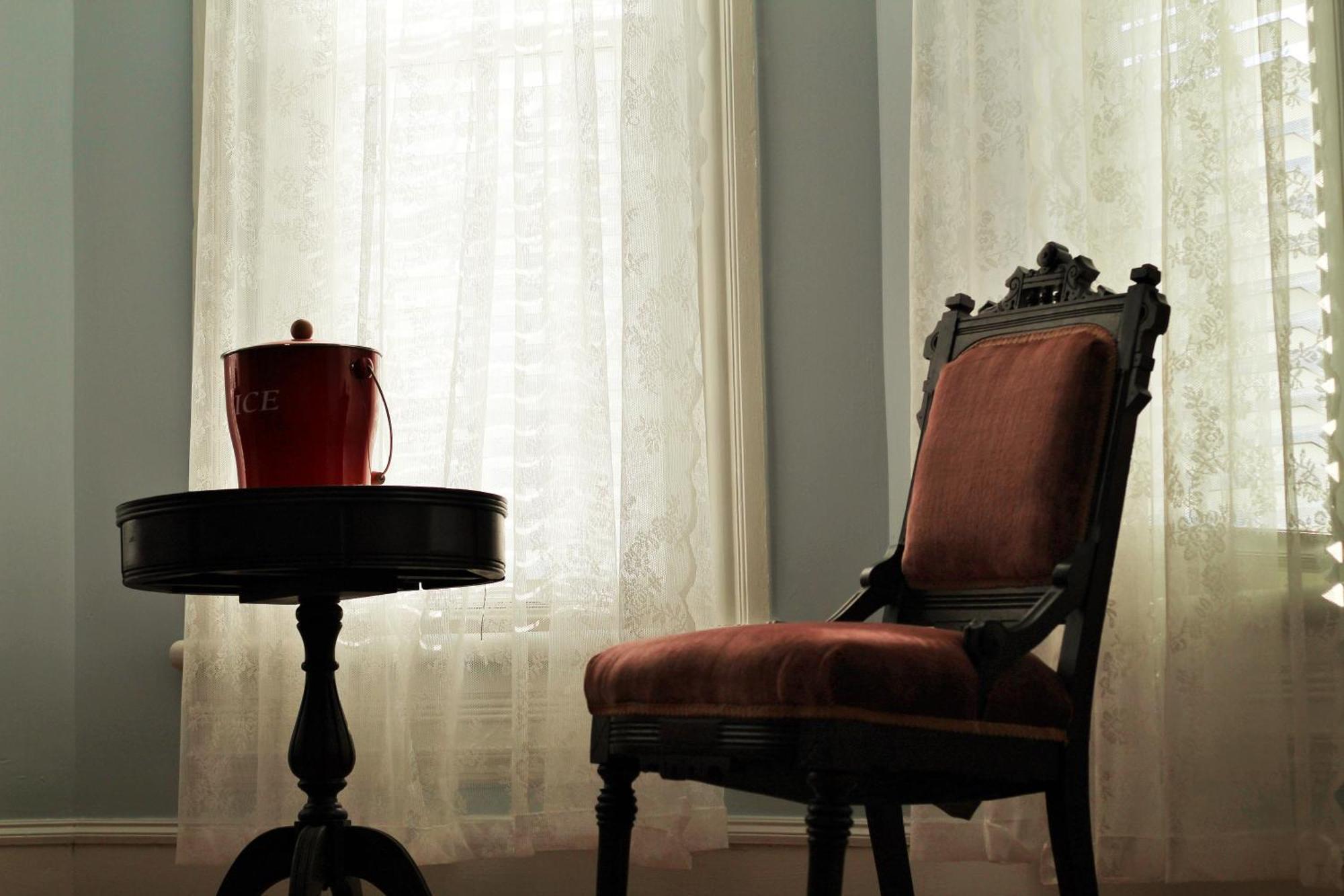 Superior Queen Room Blue Ridge