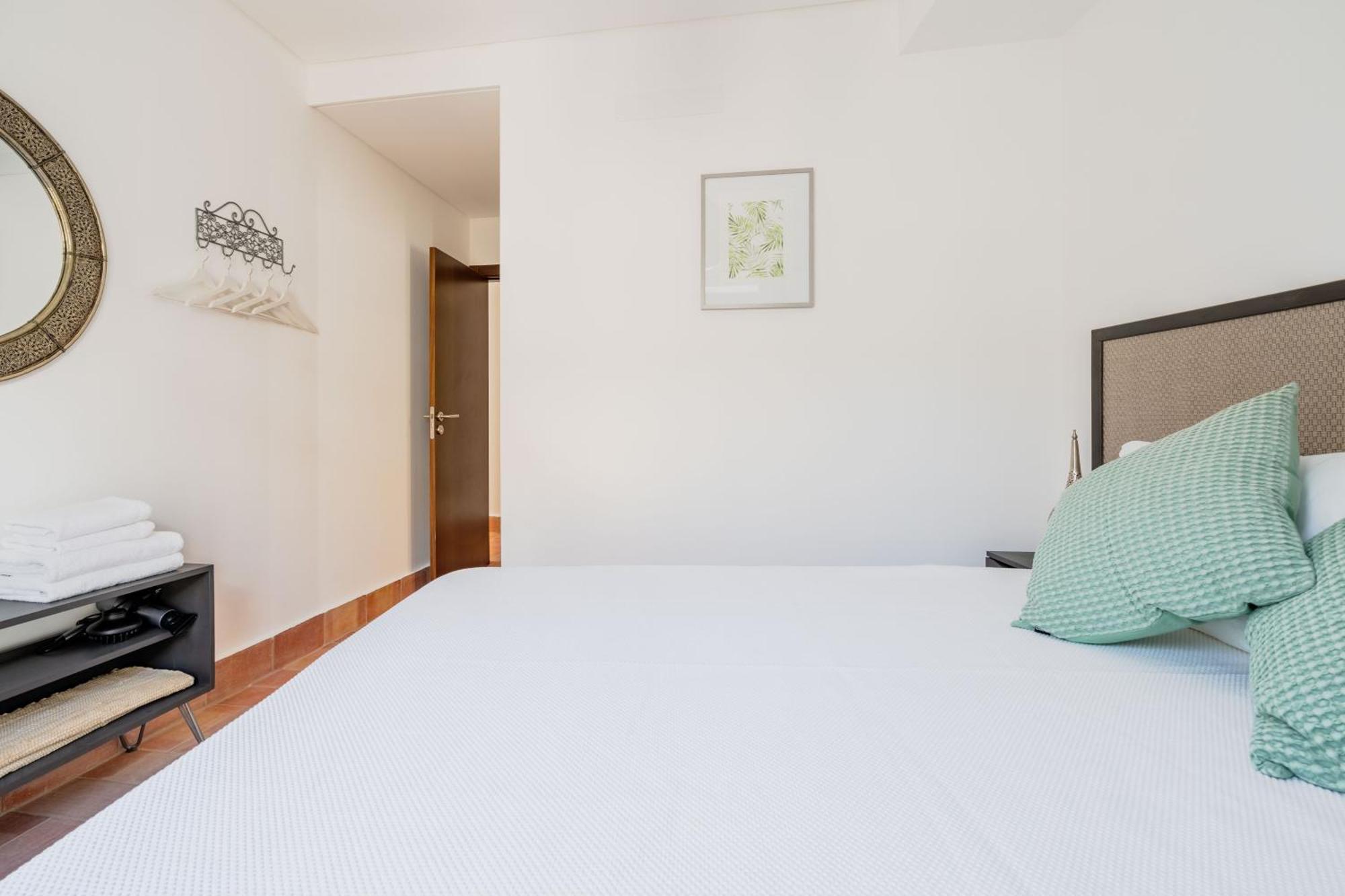 Deluxe Double or Twin Room City View