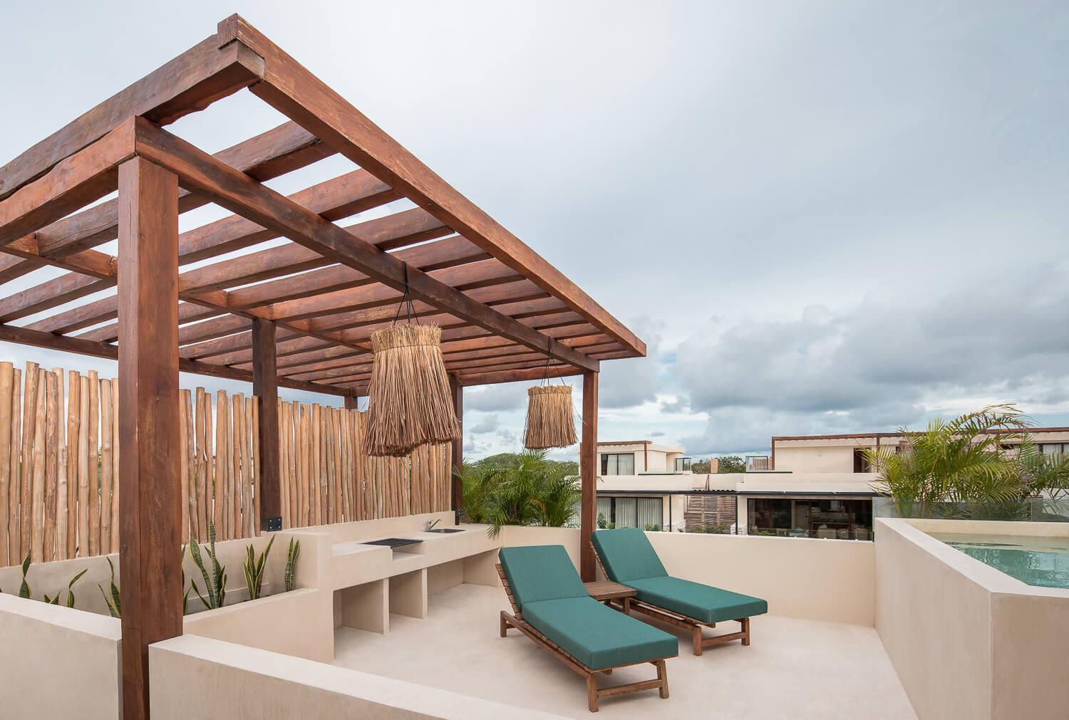 Premium Double Jungle Room Rooftop Private Pool Garden View 1 King Bed