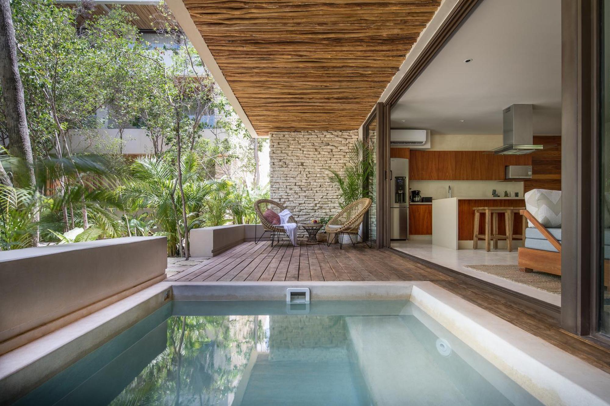 Luxury 1 Bedroom Jungle Apartment Private Pool Garden View 2 Single Beds & 1 King Sofa Bed