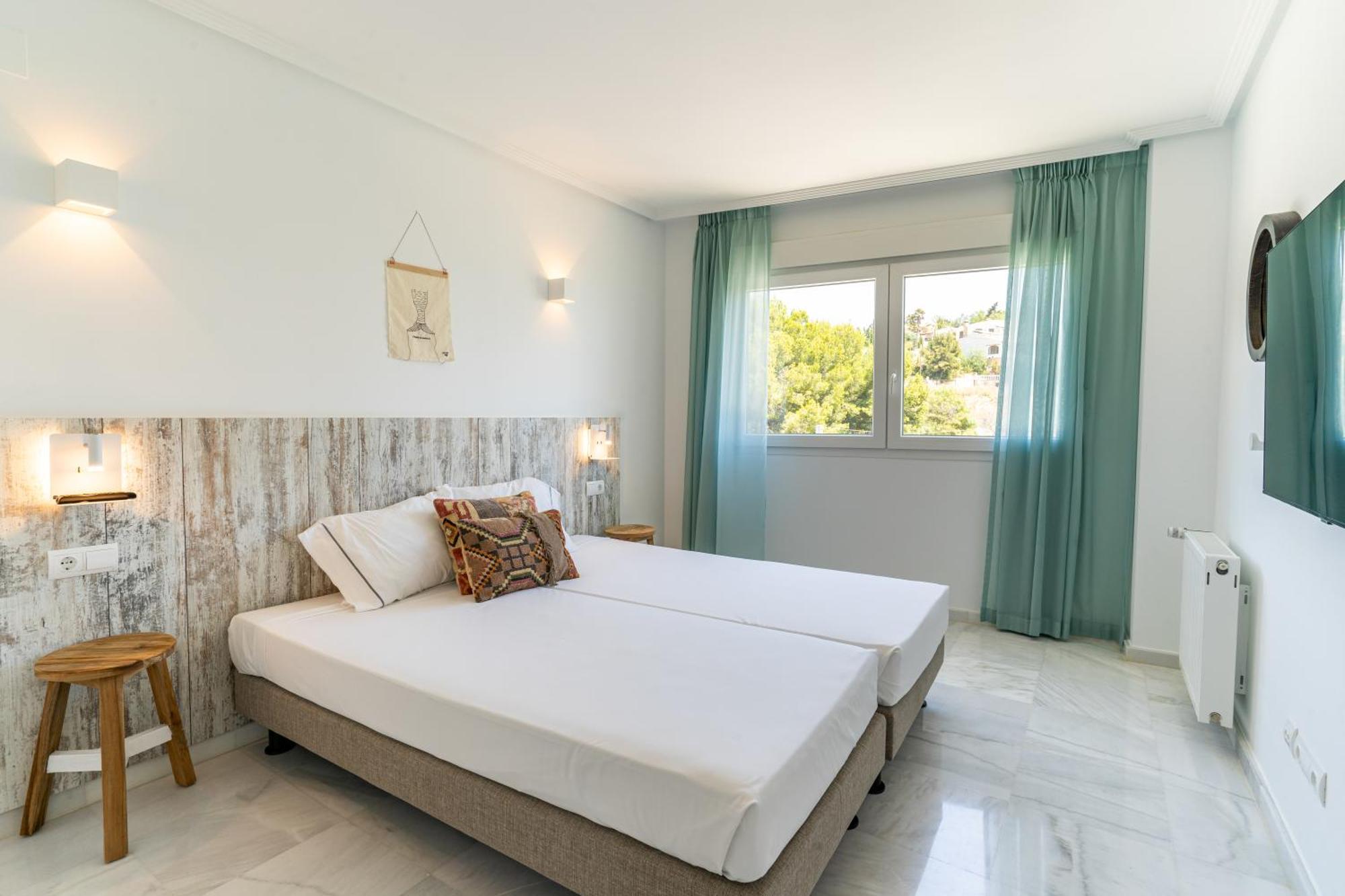 Deluxe One-Bedroom Apartment Balcony or Terrace