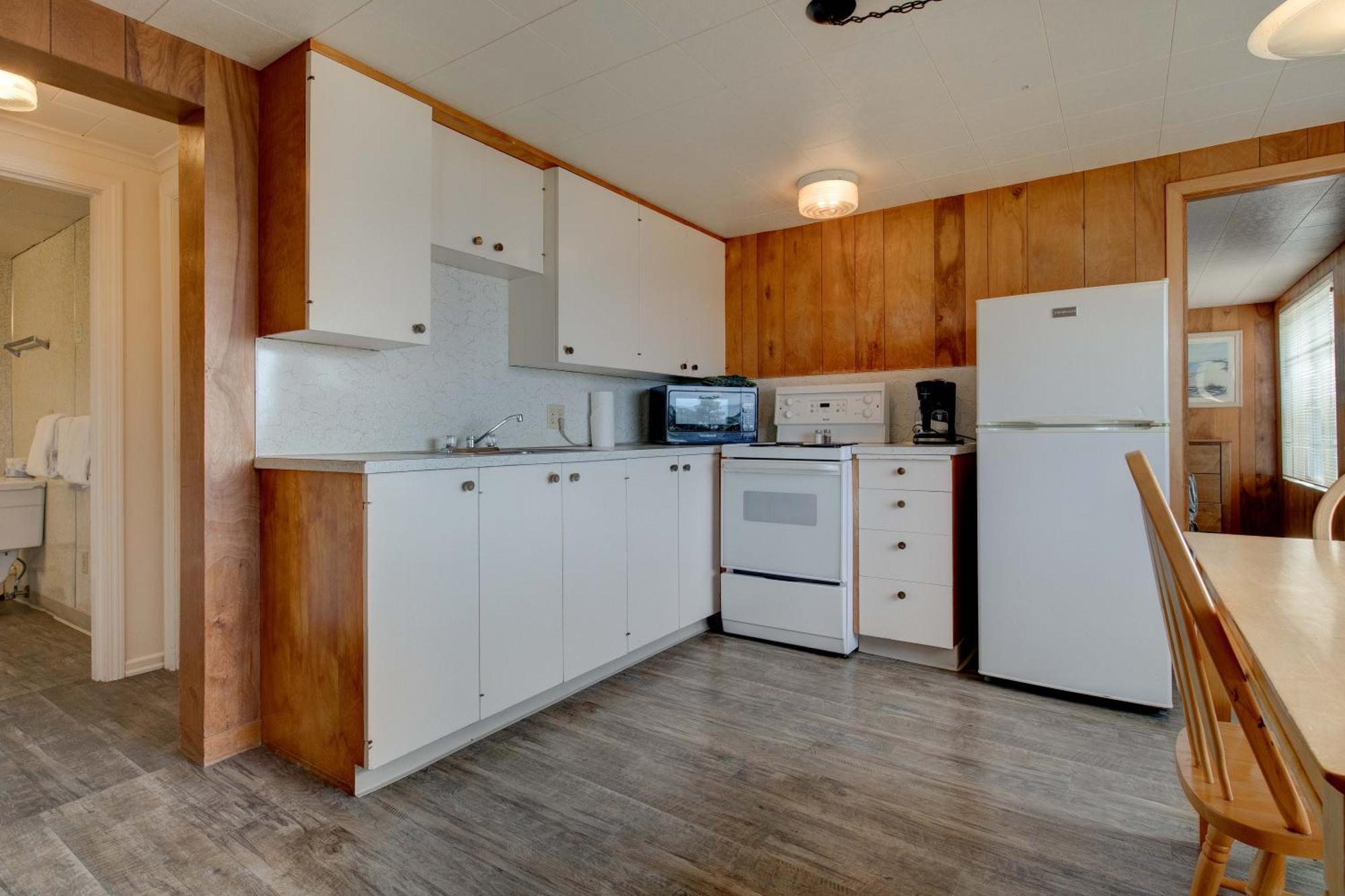 Family Oceanview Cottage – 1Bdrm Kitchen max4