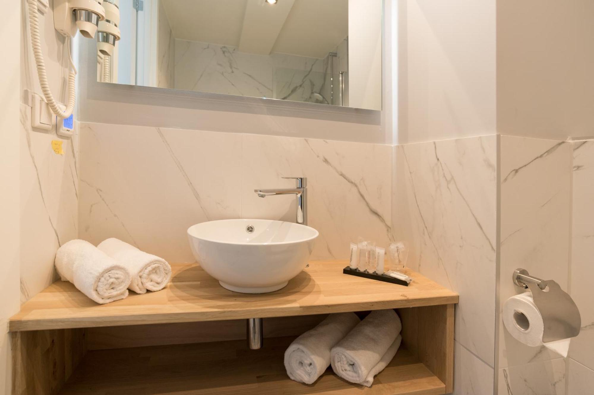Deluxe Double Room Bath First floor