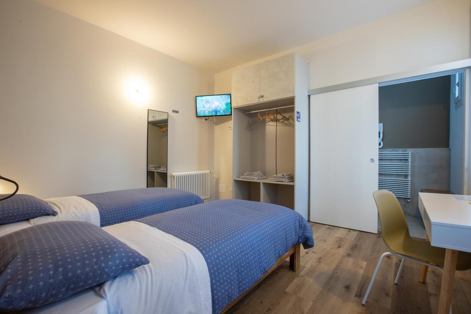 Double or Twin Room Private Bathroom
