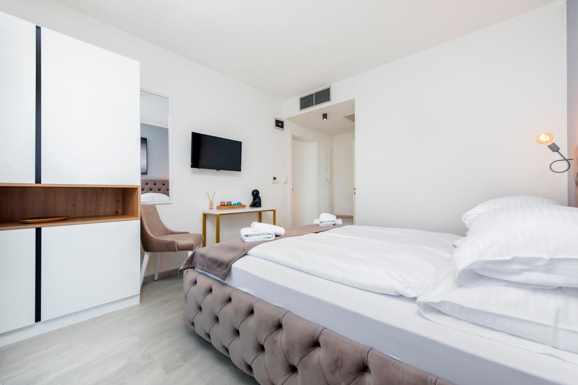 Superior Double Room City View
