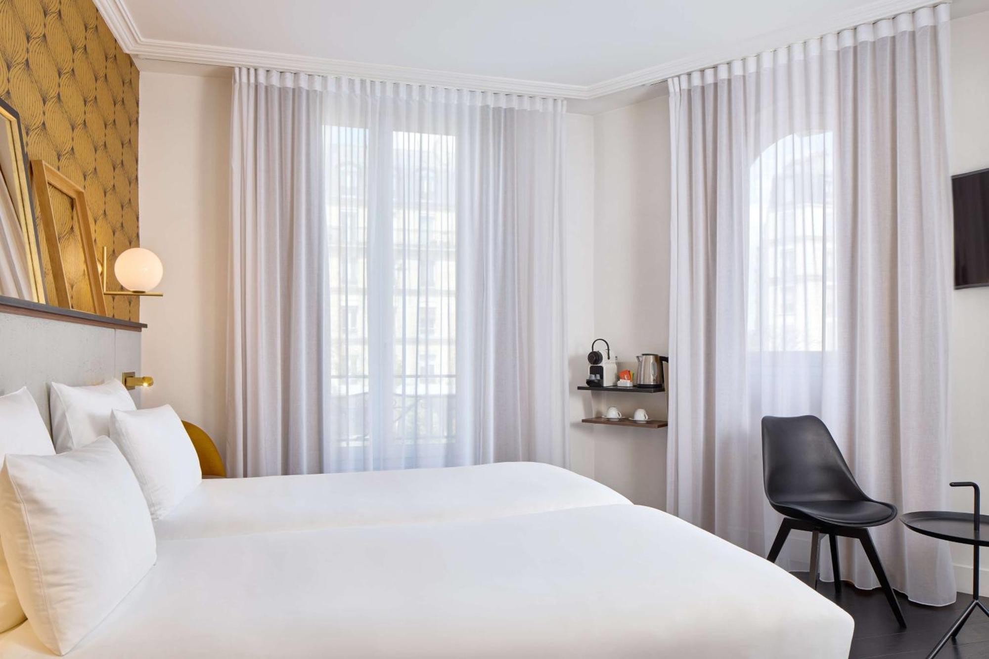 Superior Twin Room Access to Relaxation Area