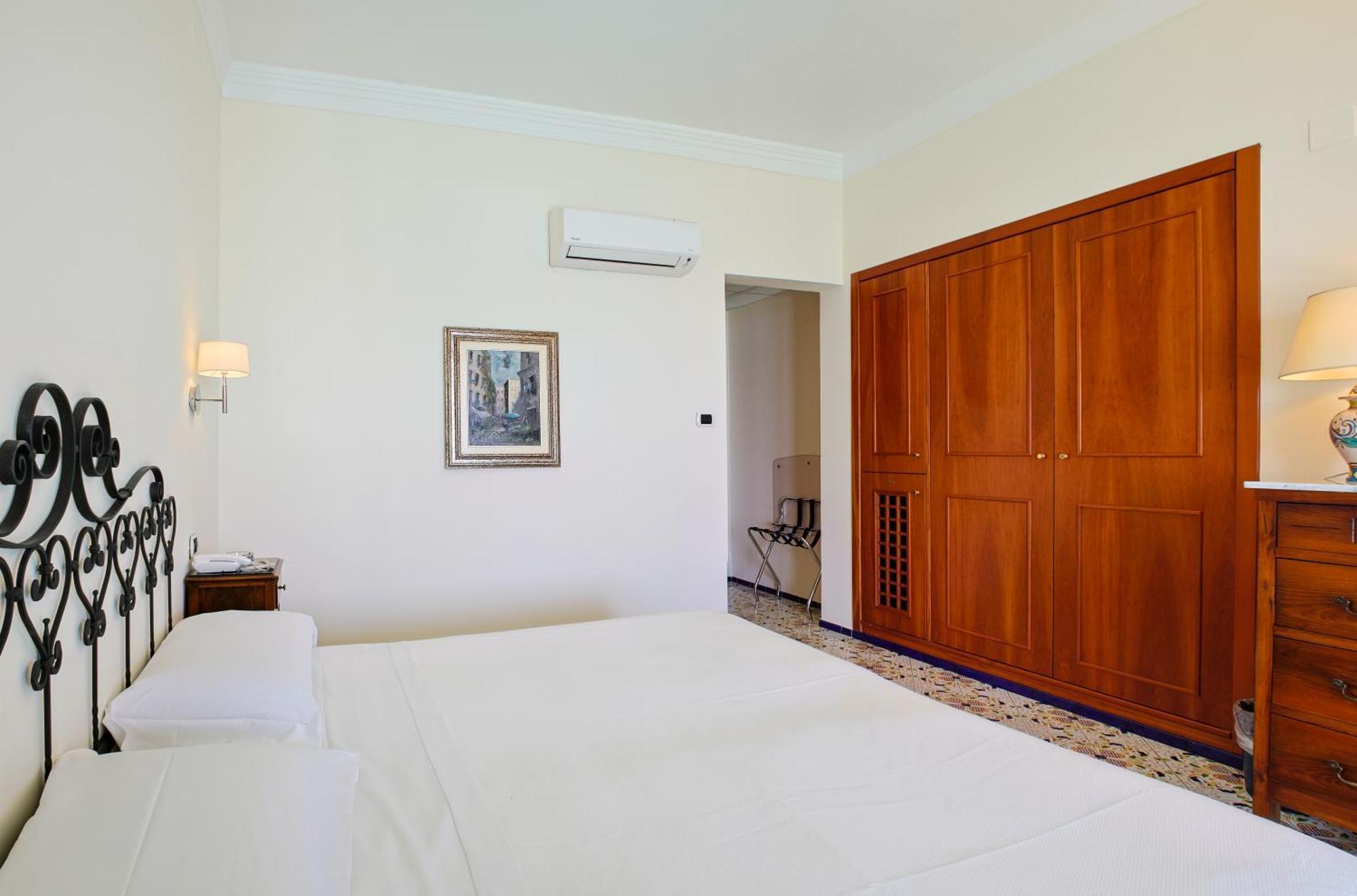 Deluxe Double or Twin Room Spa Bath