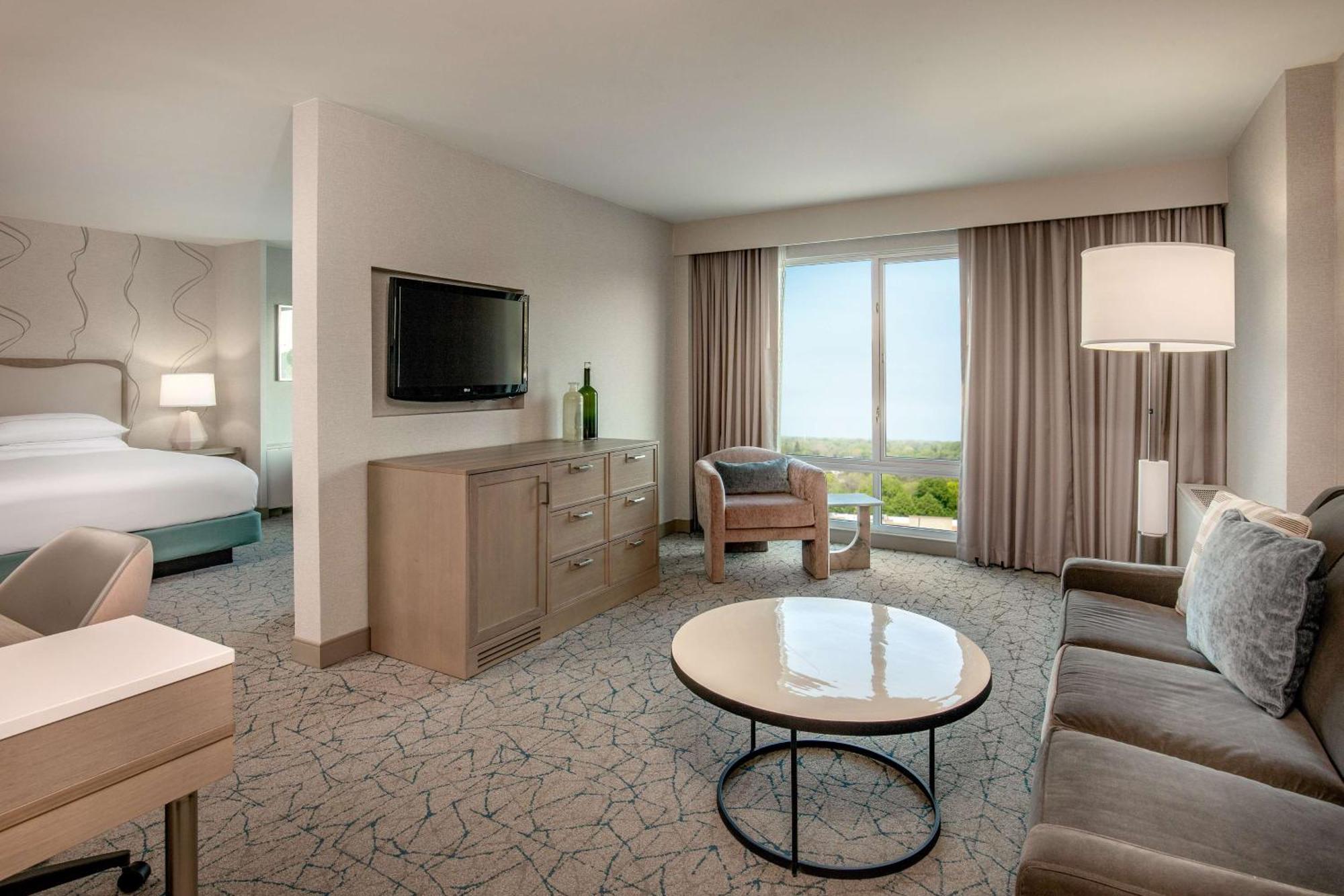 Junior King Suite Seating Area
