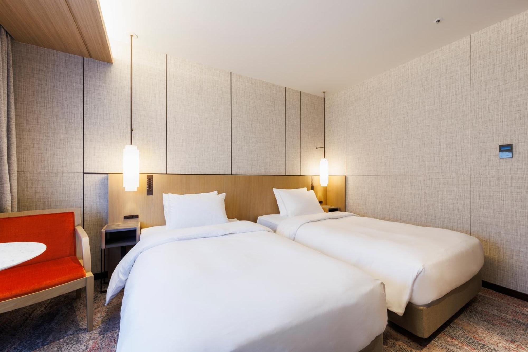 Edmont Superior Twin Room