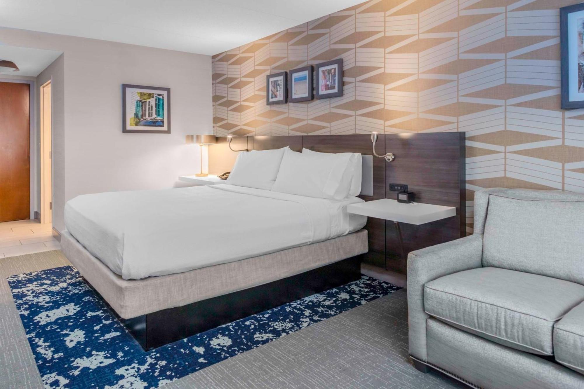 Deluxe King Room Sofa Bed