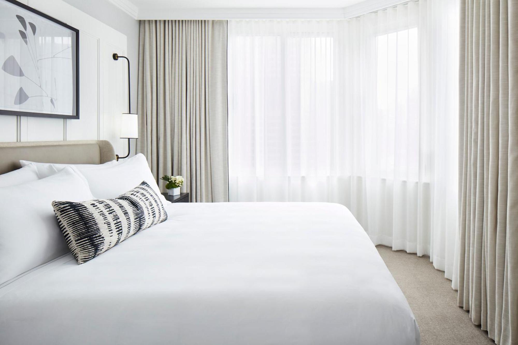 One-Bedroom King Suite with City View,1594698741:JPEG