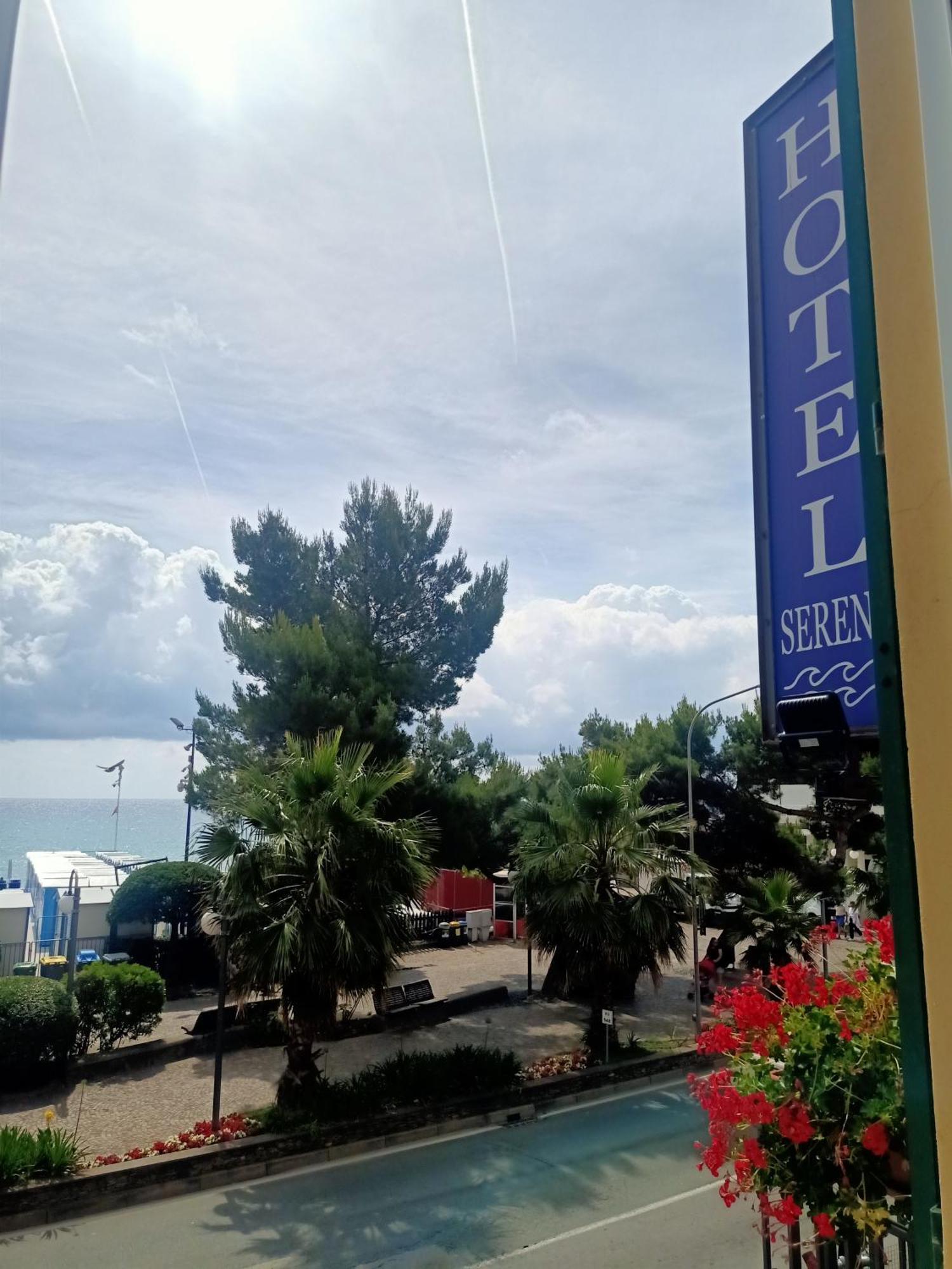 Double or Twin Room Sea View