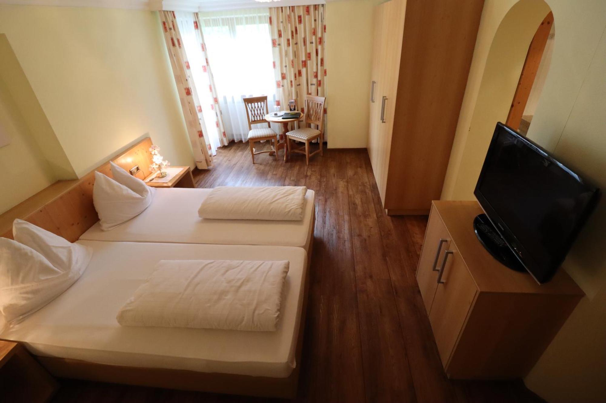 Deluxe Double Room Bath