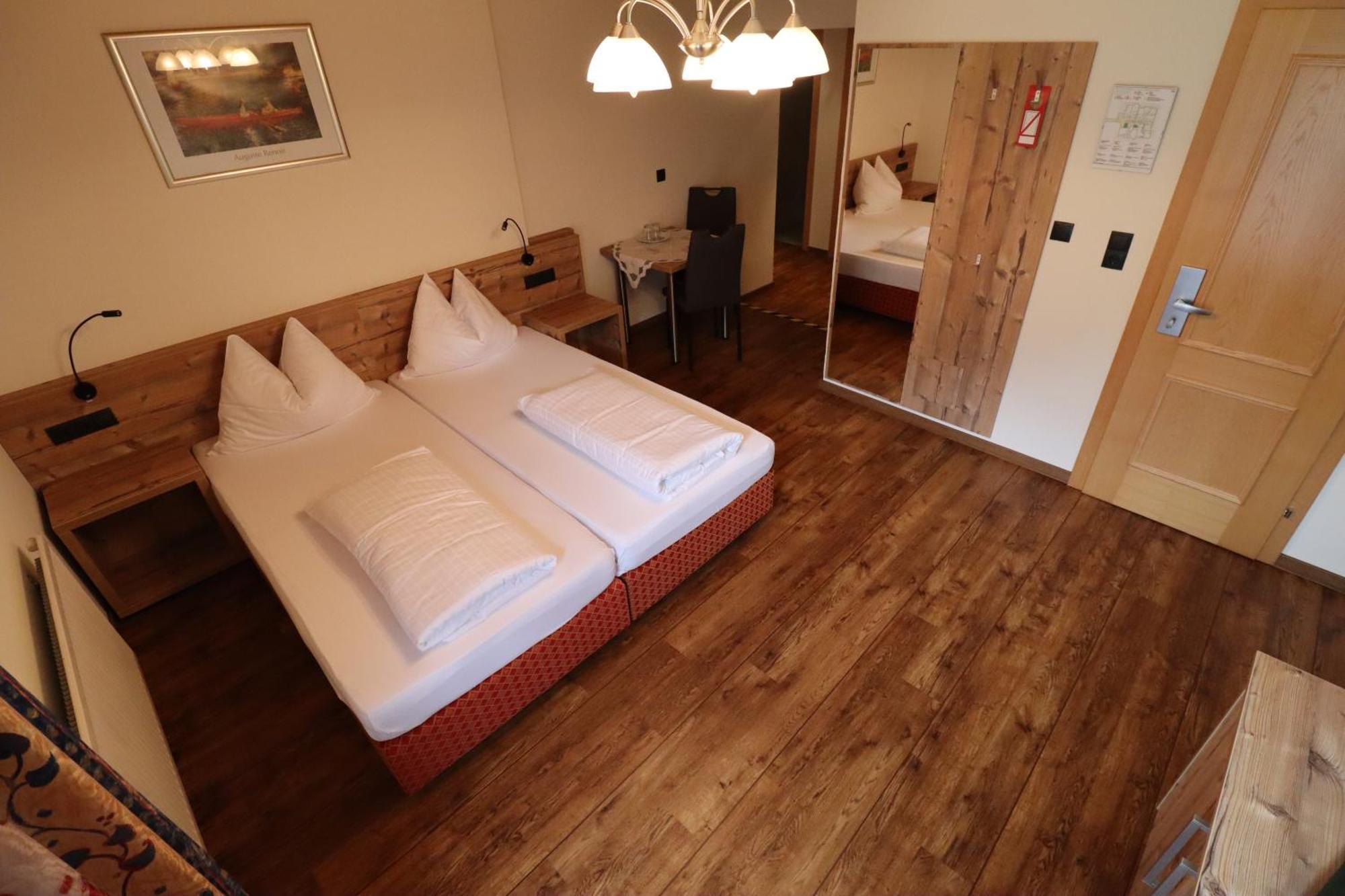 Deluxe Double Room Bath