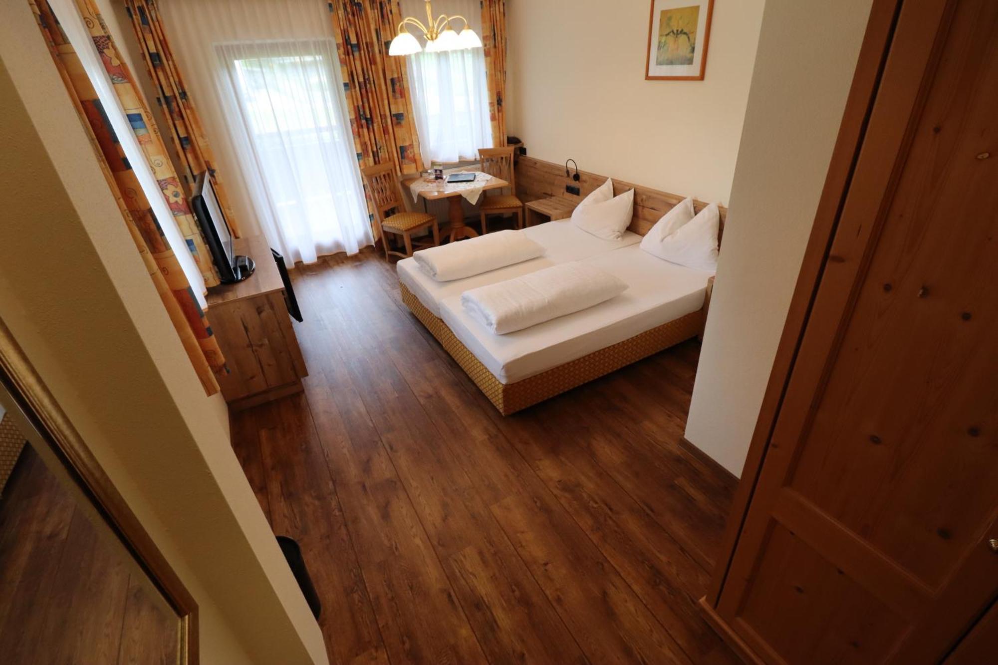 Deluxe Double Room Bath