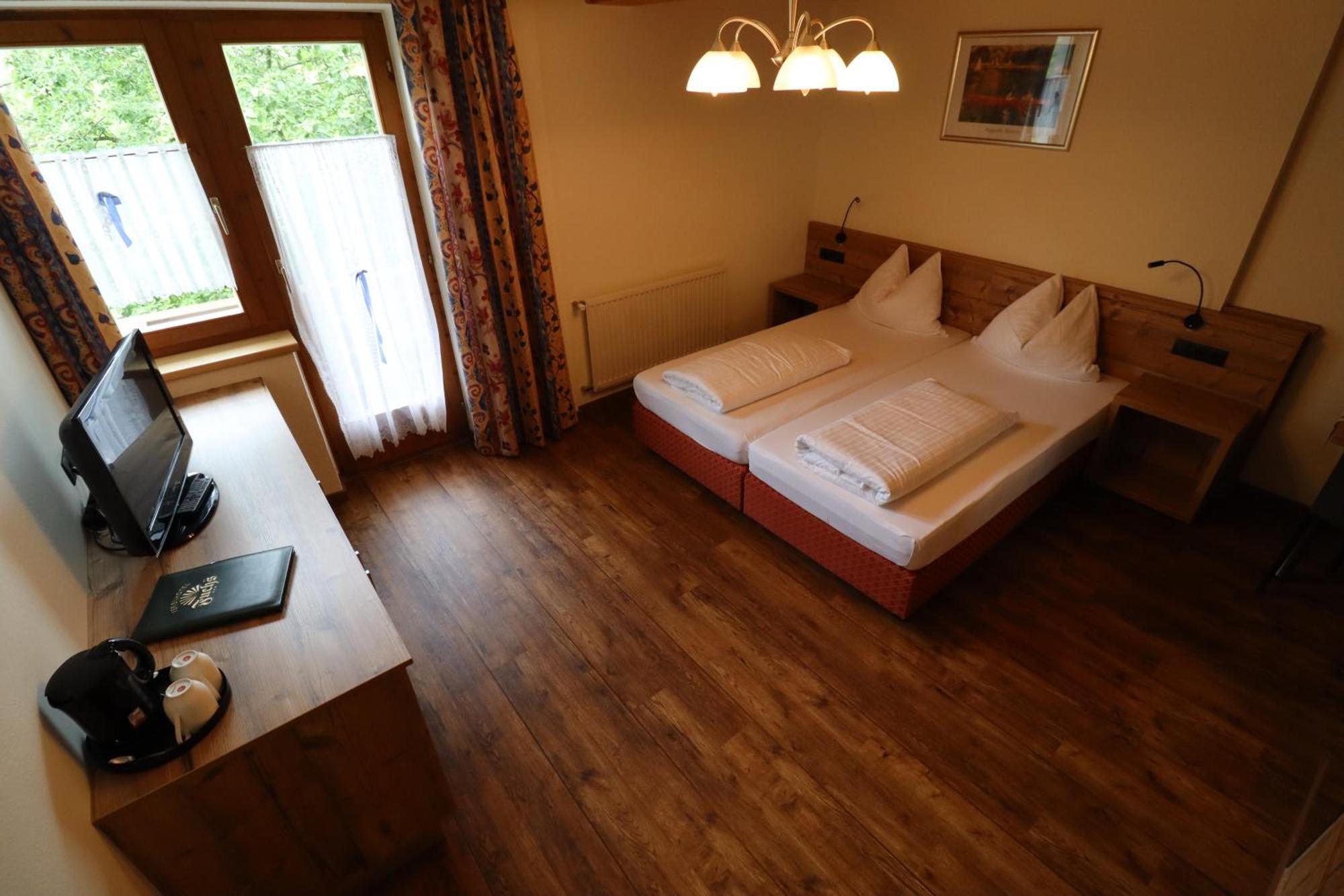Deluxe Double Room Bath