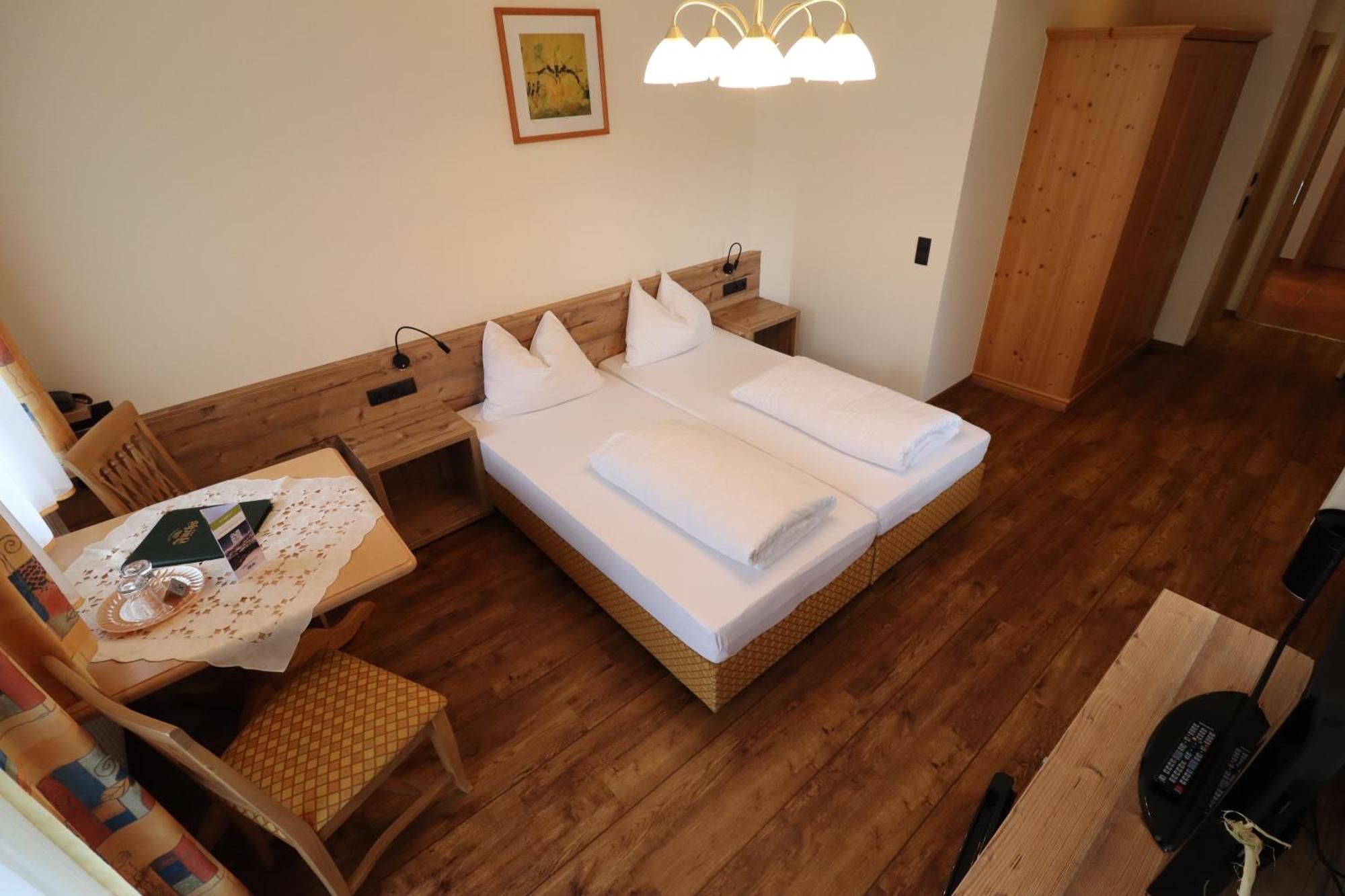 Deluxe Double Room Bath