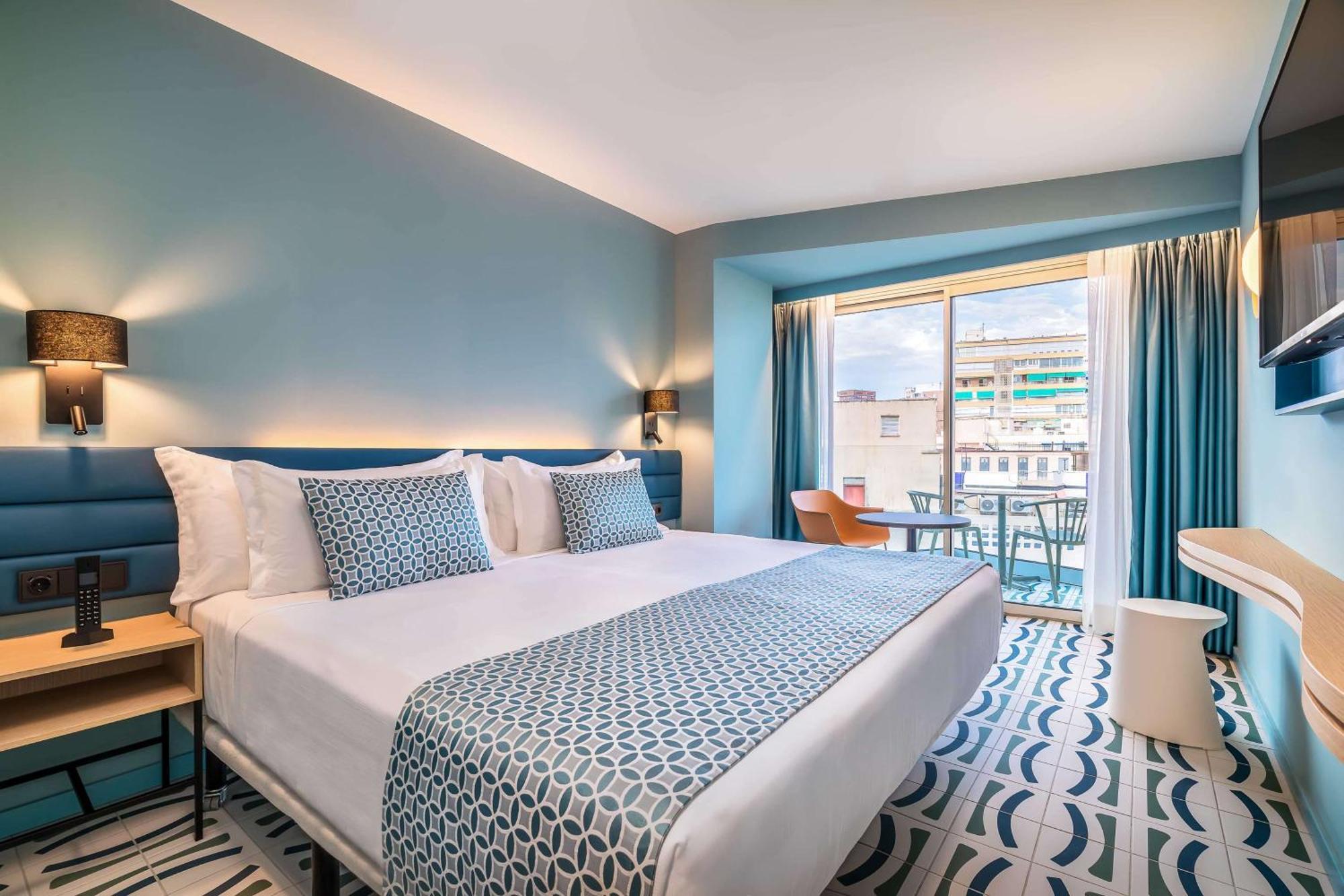 Superior Double or Twin Room Lateral Sea View