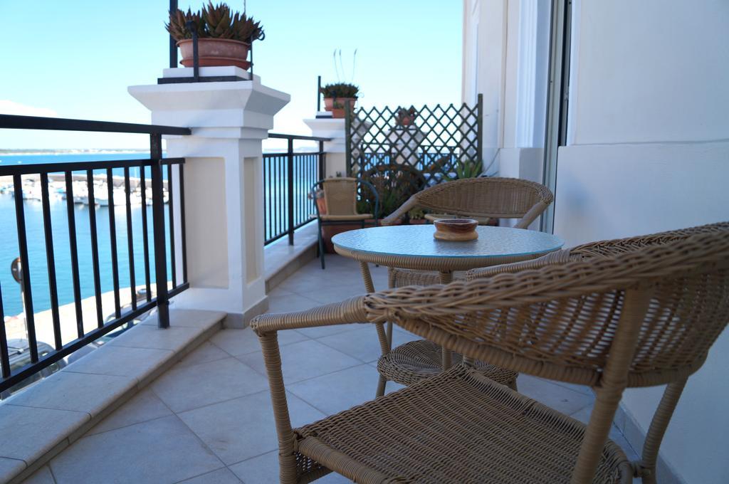 Camera Matrimoniale con Balcone e Vista Mare
