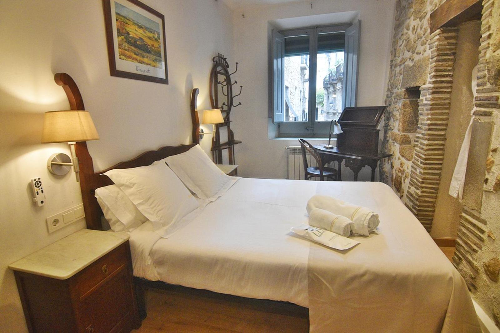 Single Room Private External Bathroom