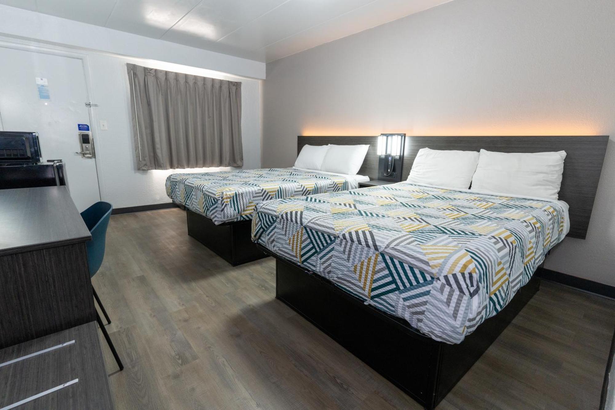 Deluxe Quadruple Room Non-Smoking