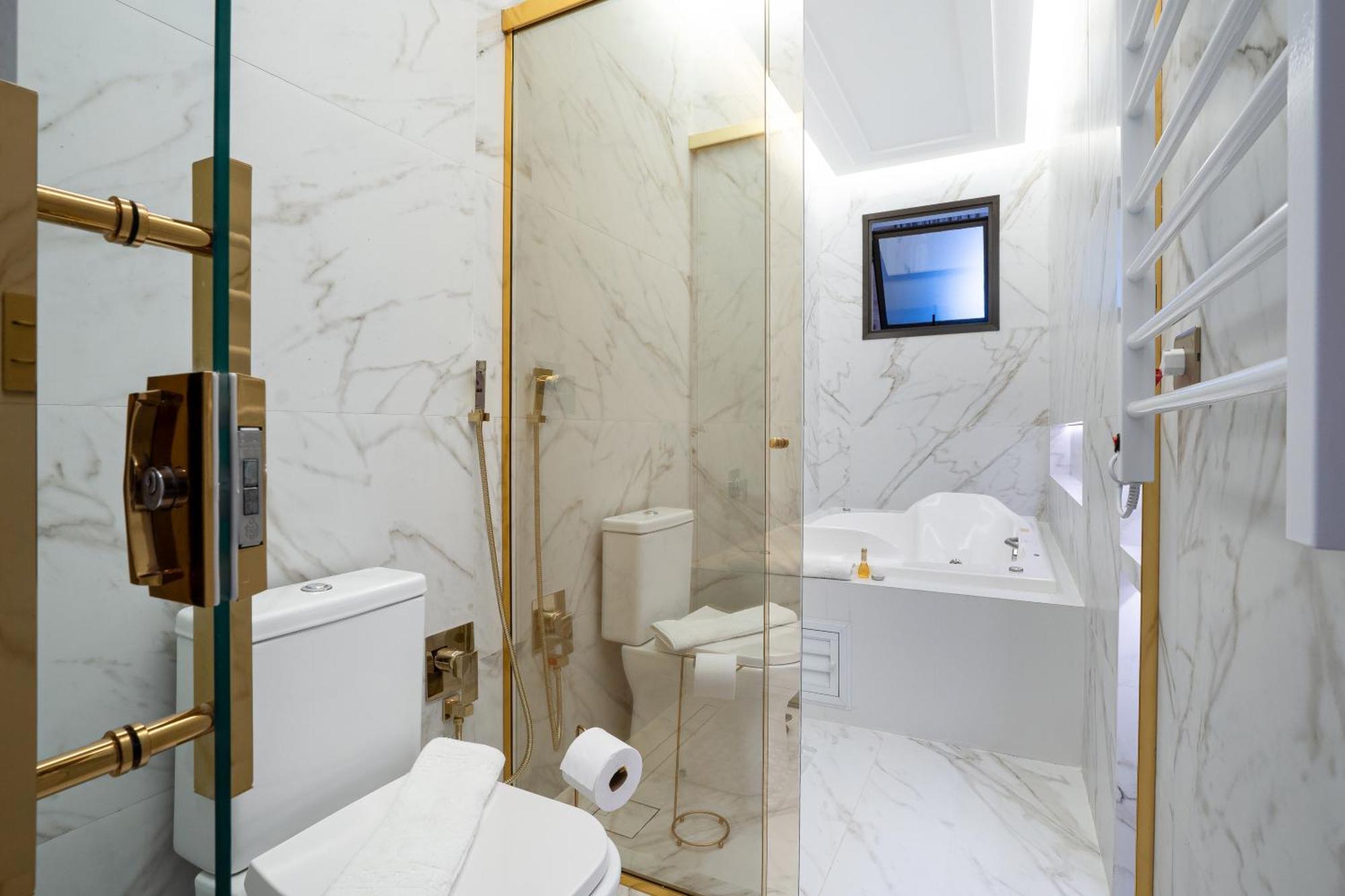 King Suite Spa Bath