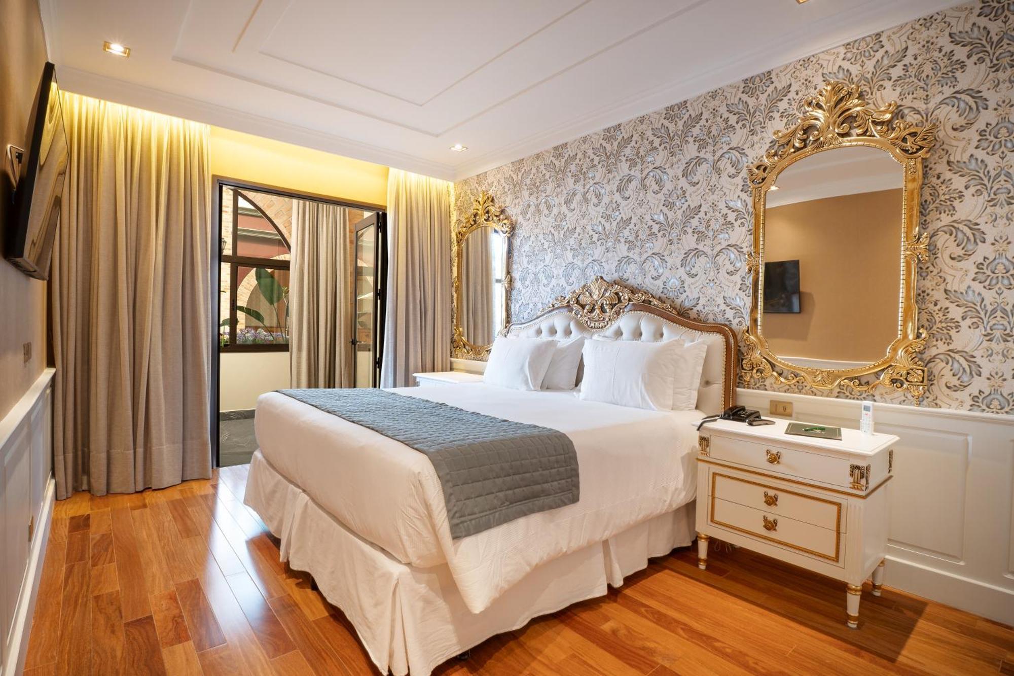 King Suite Spa Bath