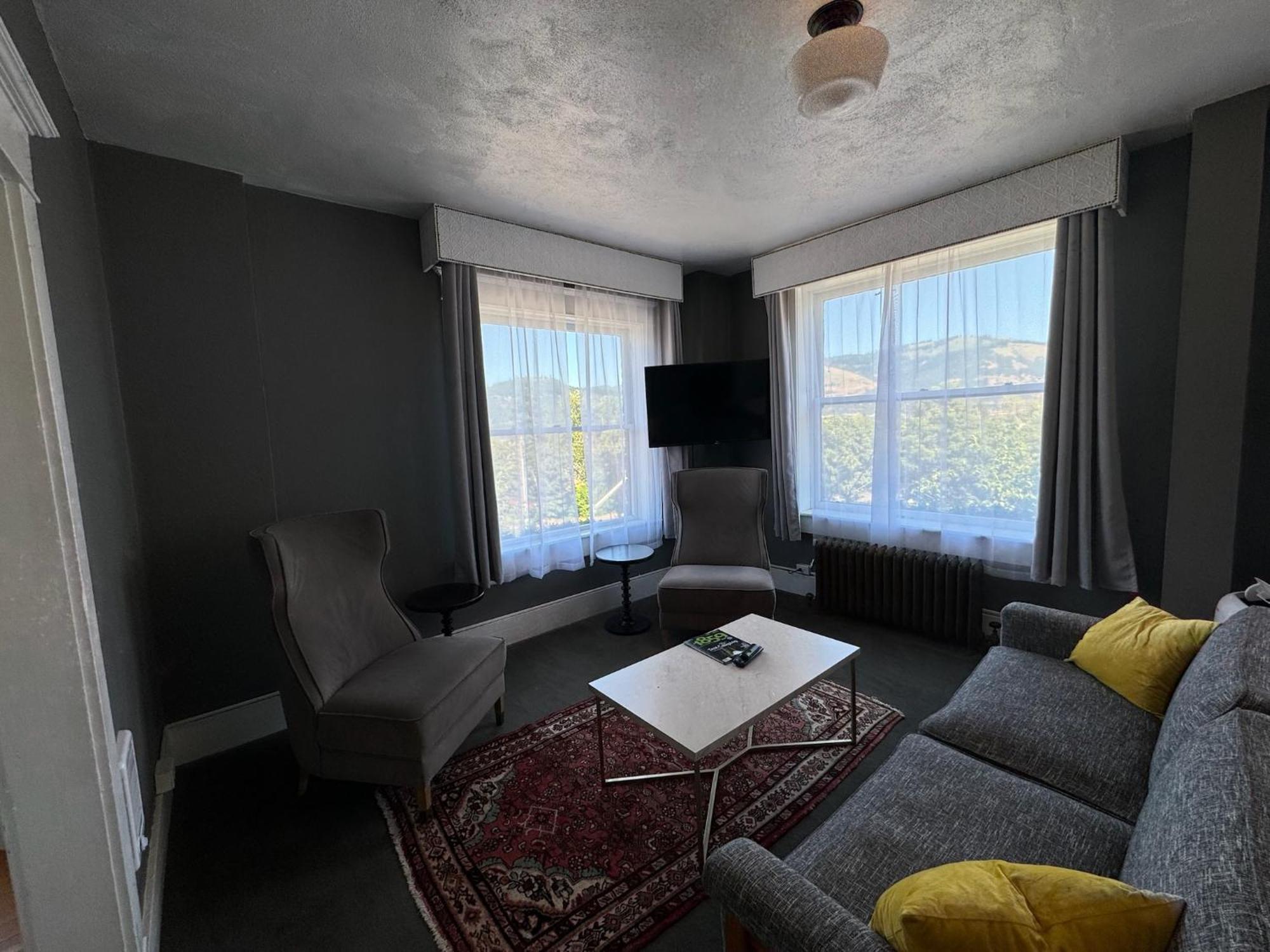Gorge Suite