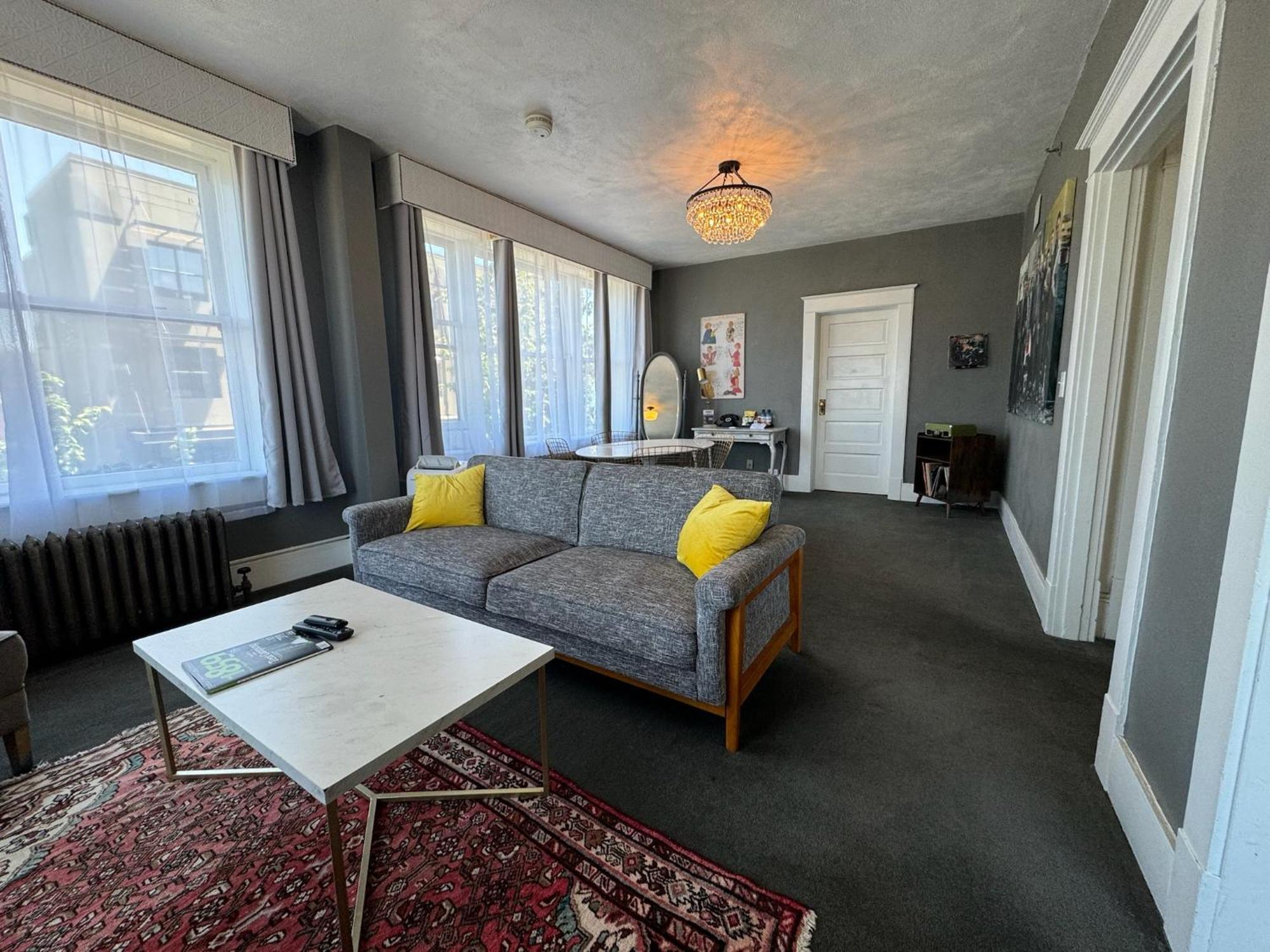 Gorge Suite
