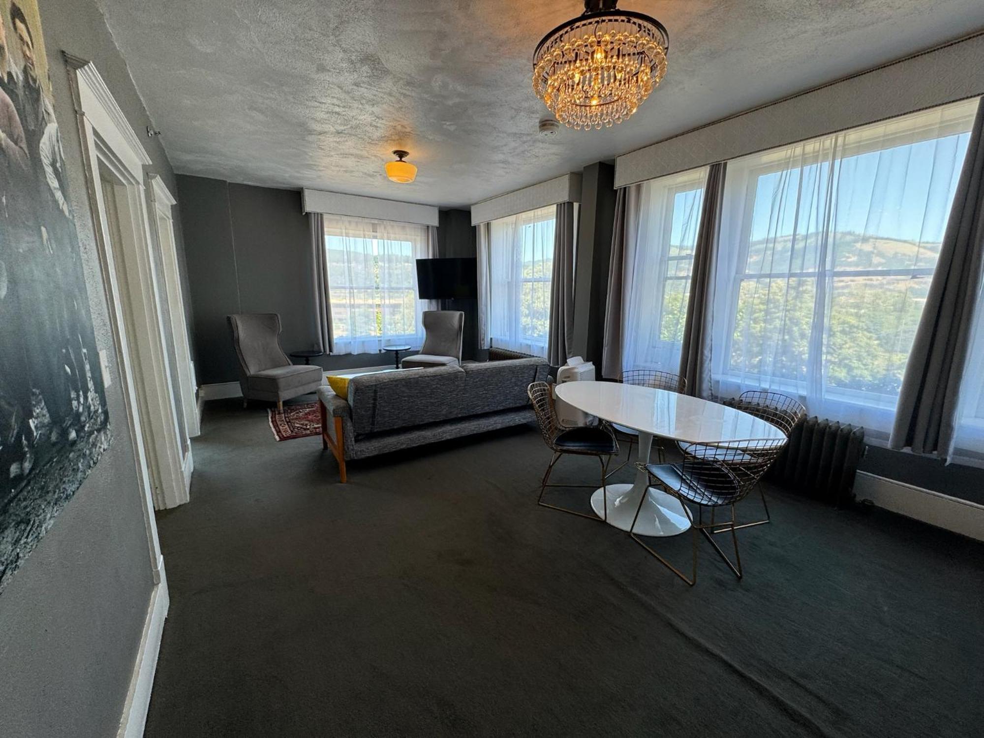 Gorge Suite