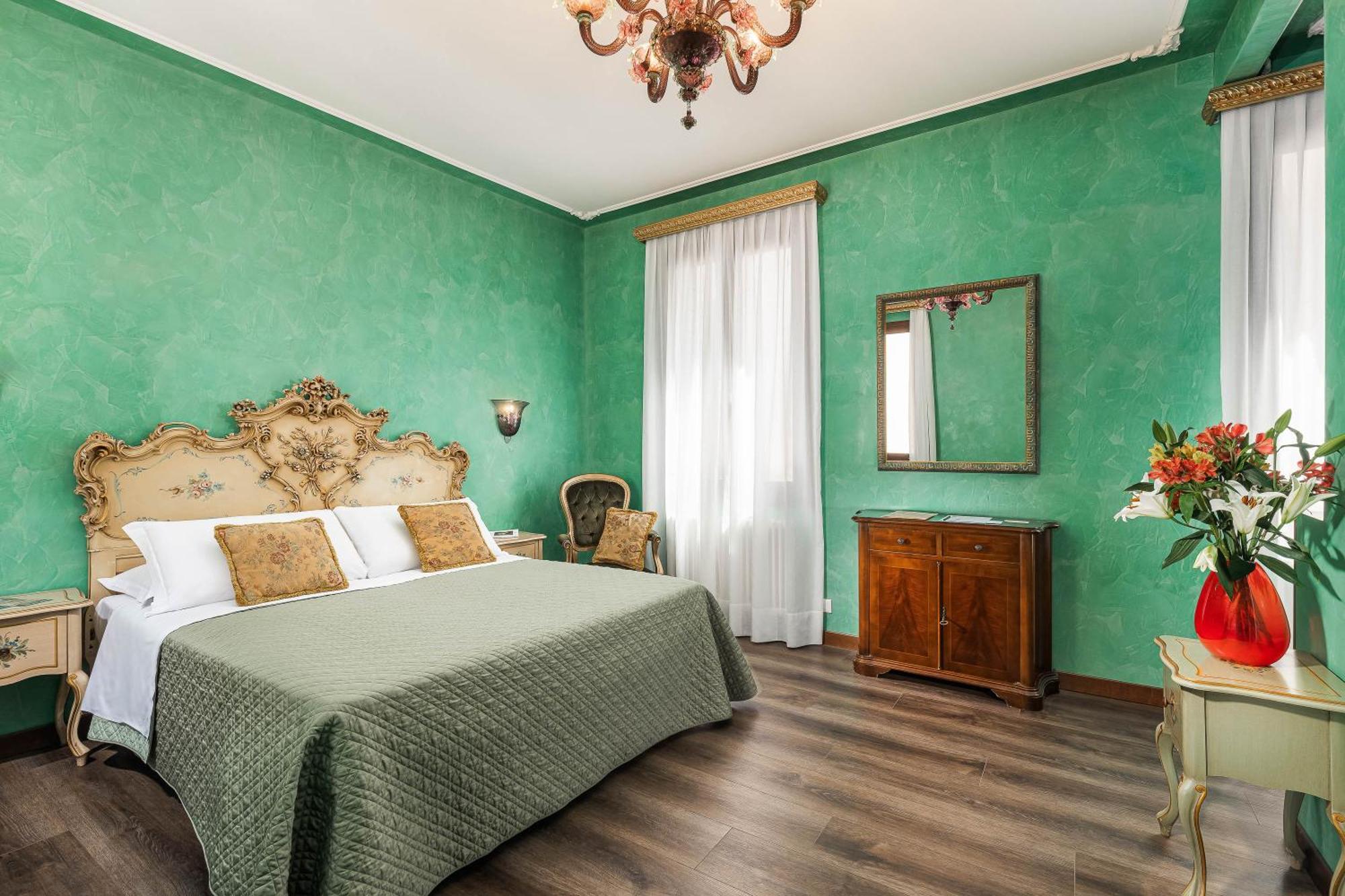 Deluxe Double Room Canal View