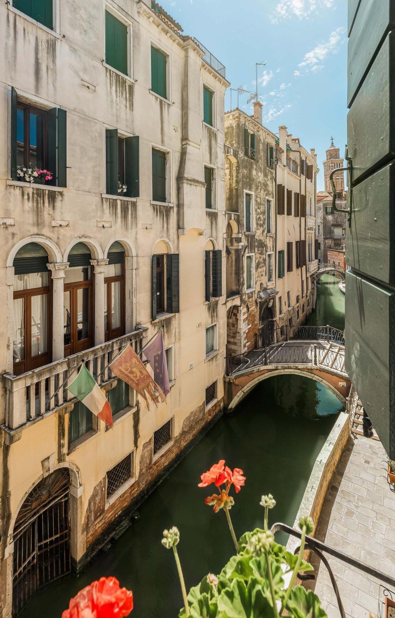 Deluxe Double Room Canal View