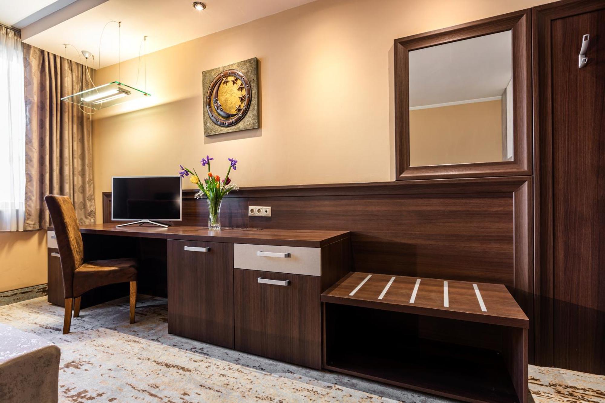 Queen Room
