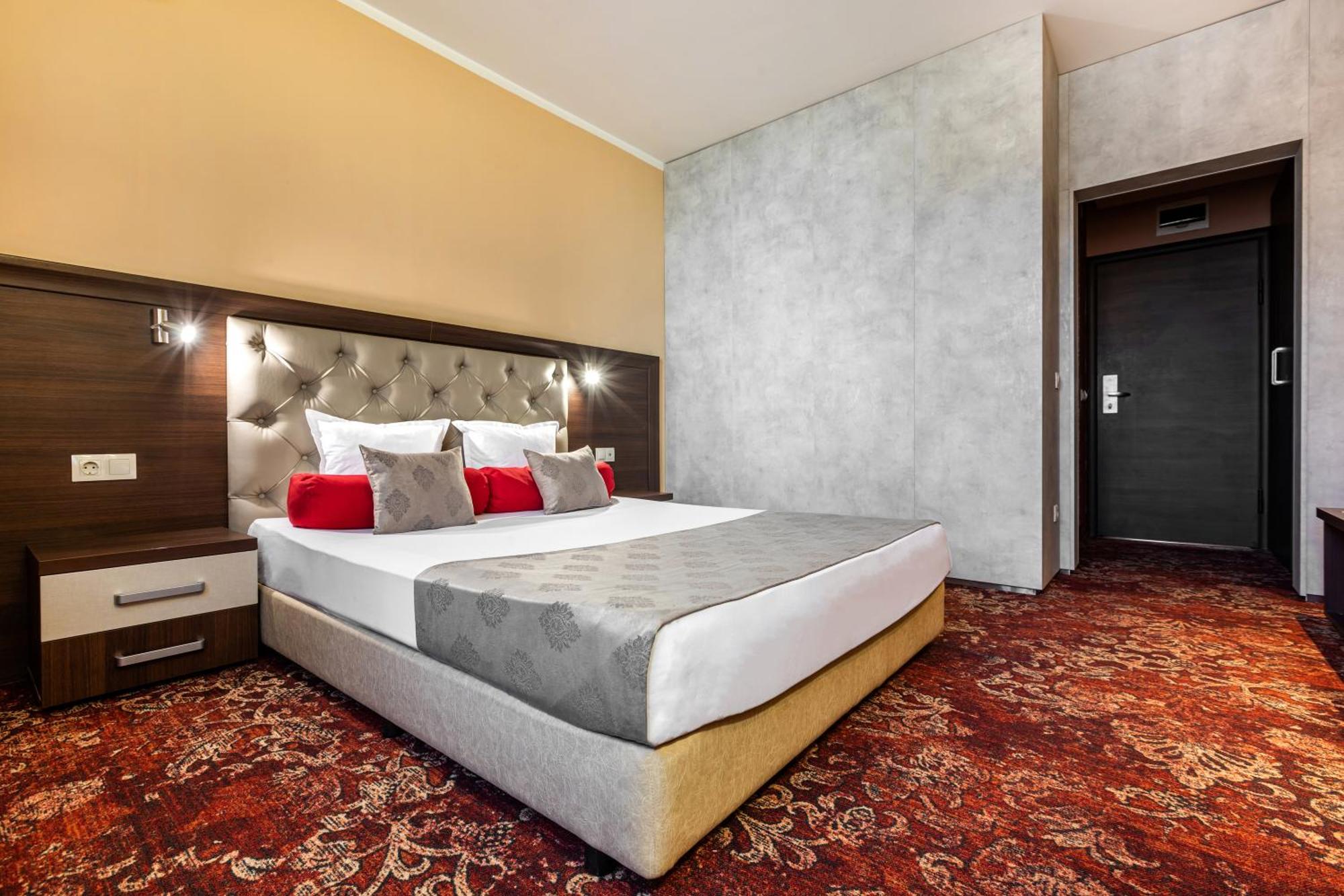 Queen Room