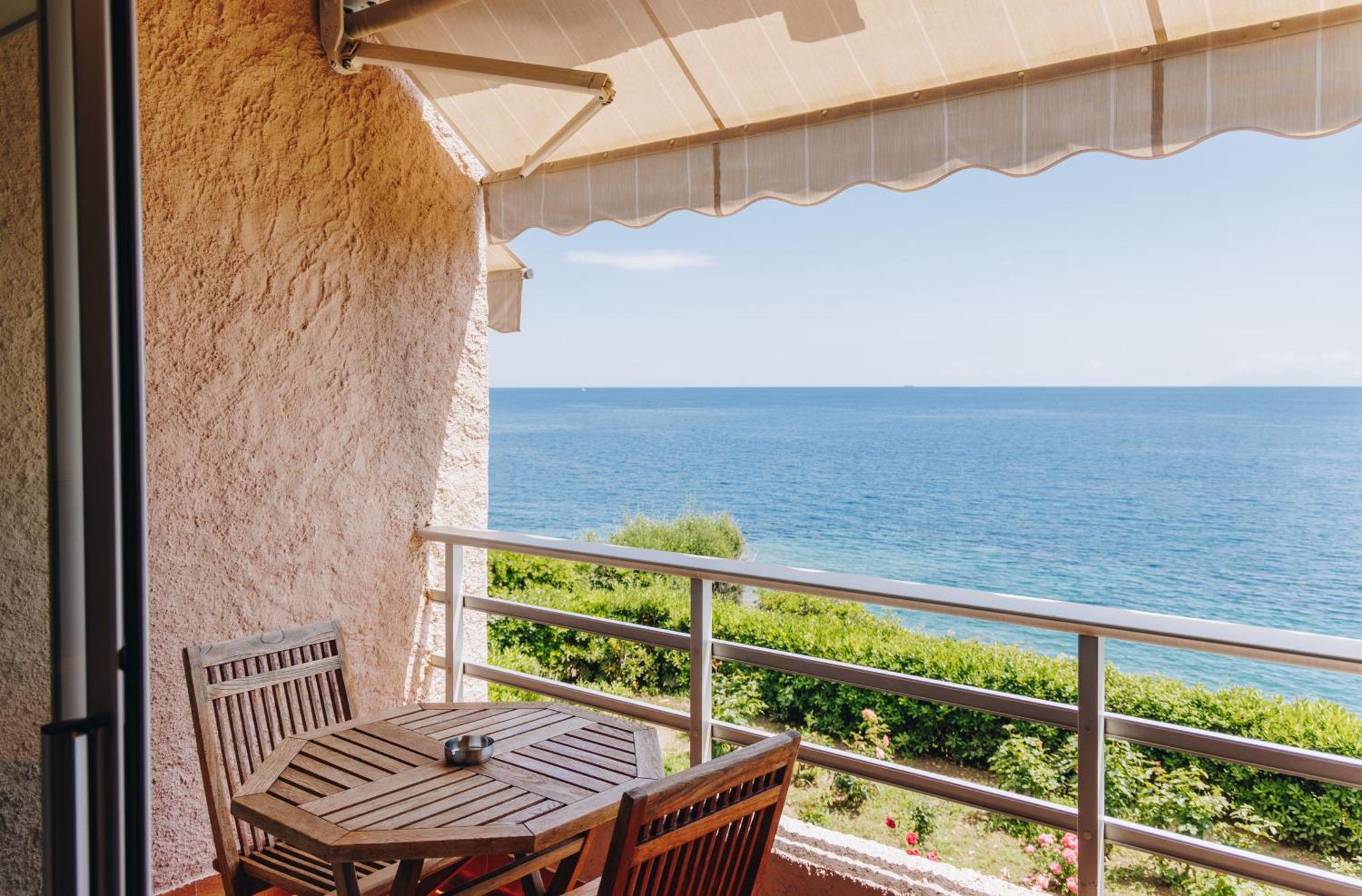 Standard Triple Room Sea View