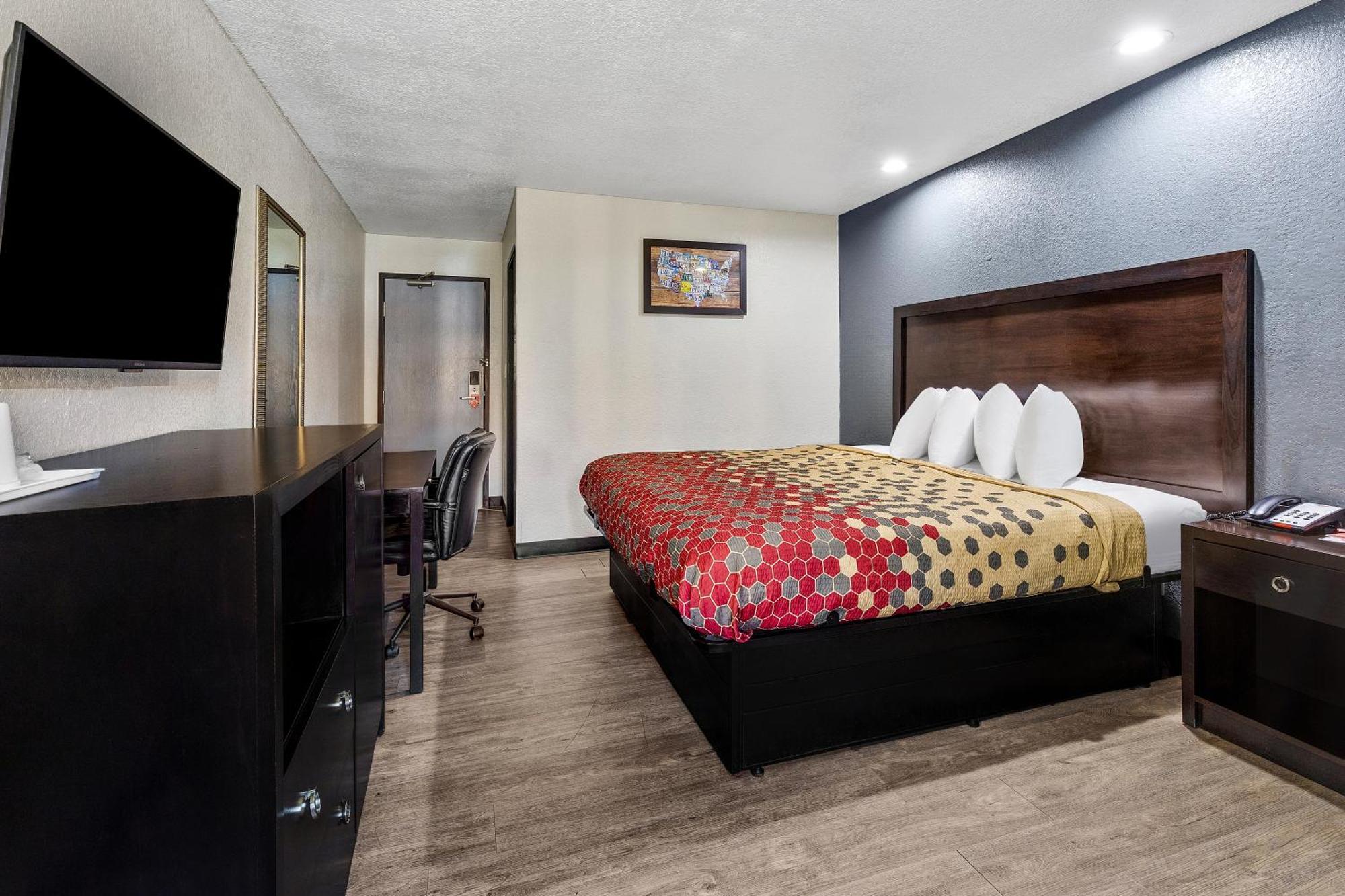 Queen Room Accessible or Nonsmoking