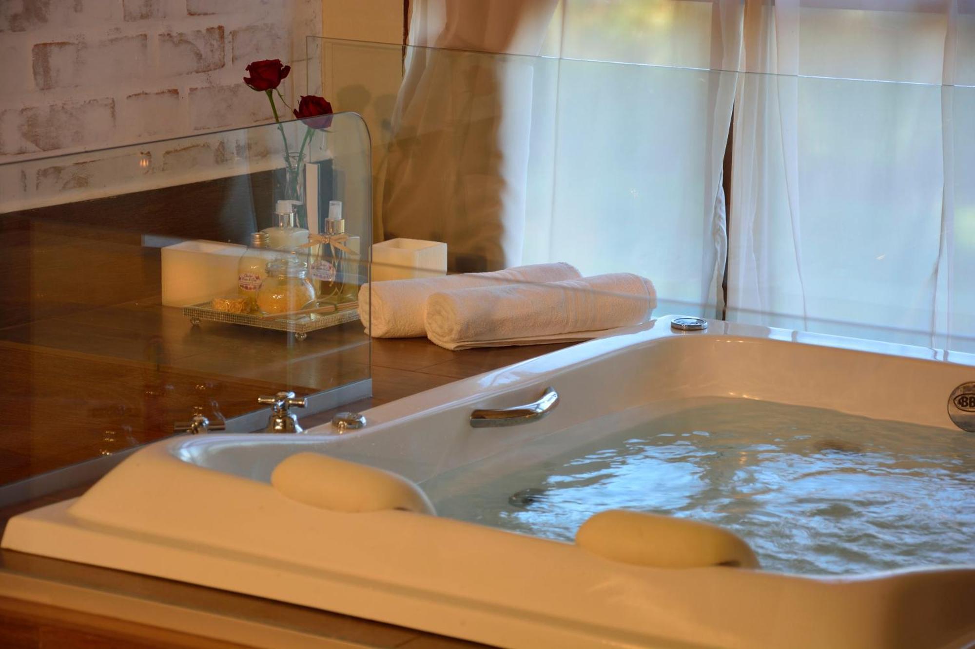 Deluxe Double Room Bath