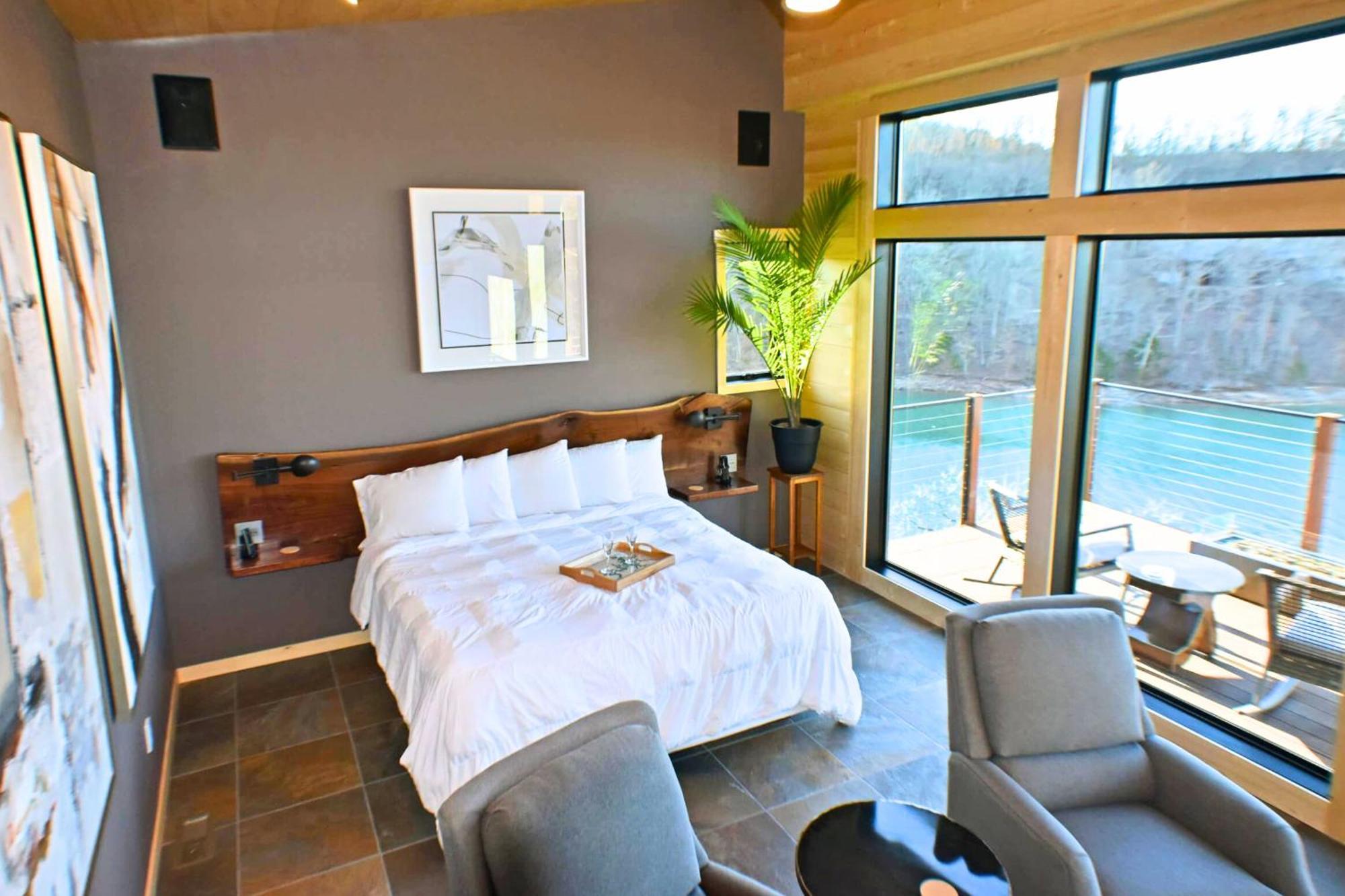 Superior King Suite