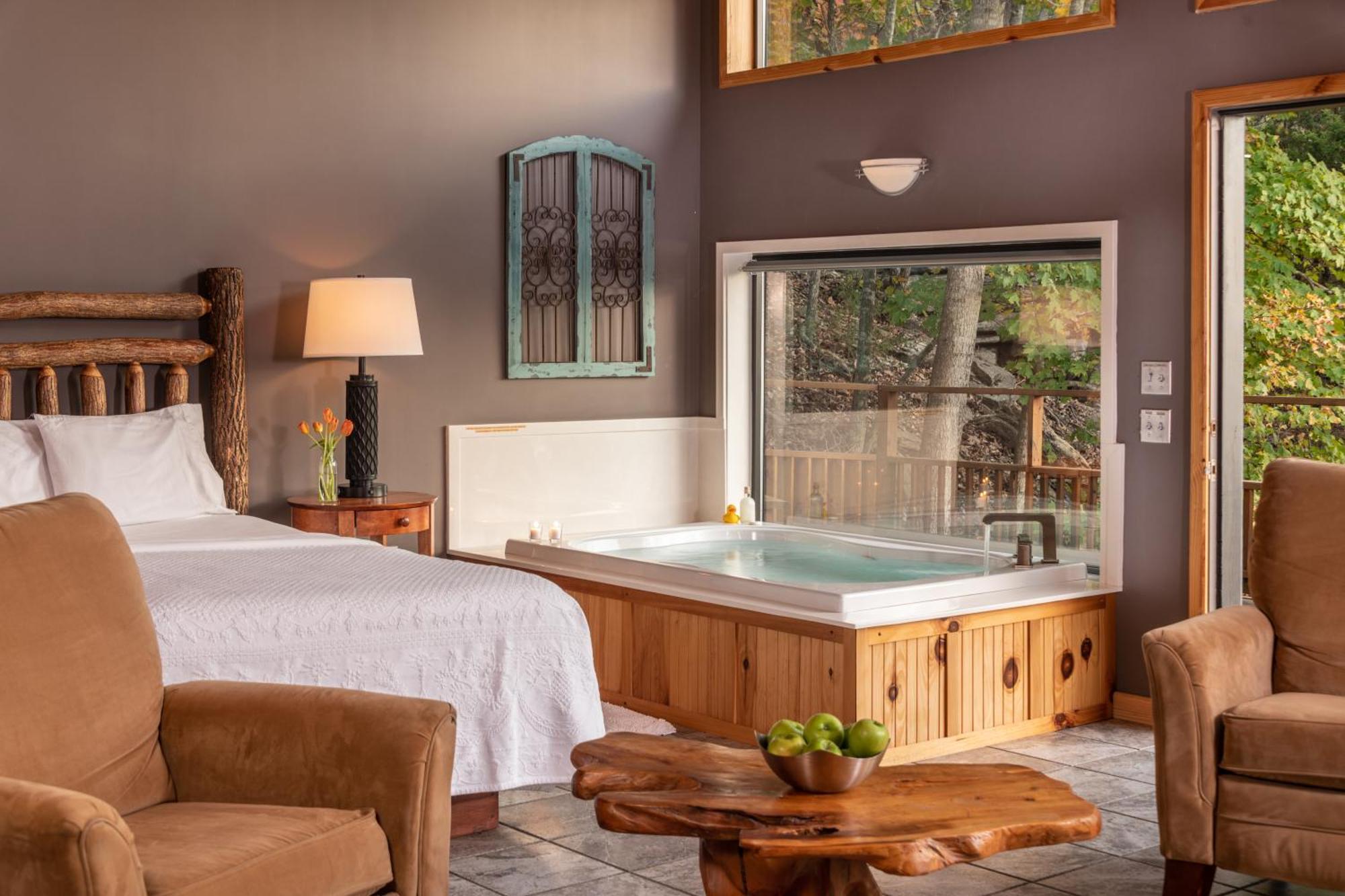 Premier King Cabin Lake View