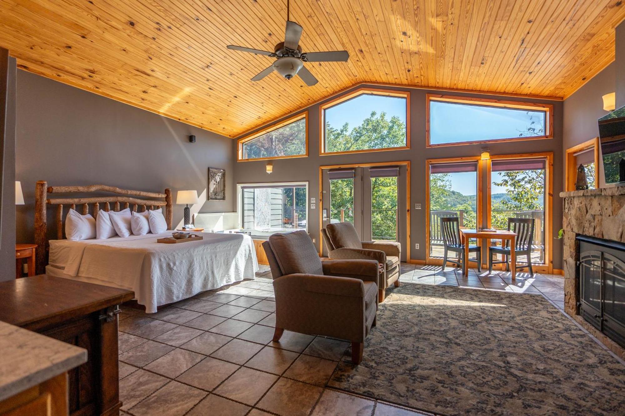 King Cabin Lake View