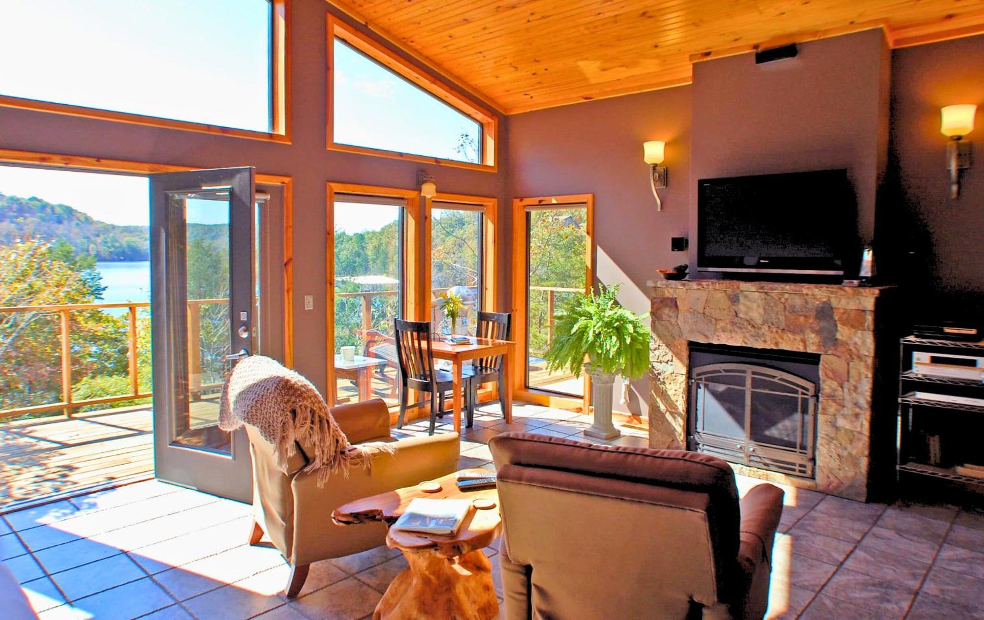 Premier King Cabin Lake View