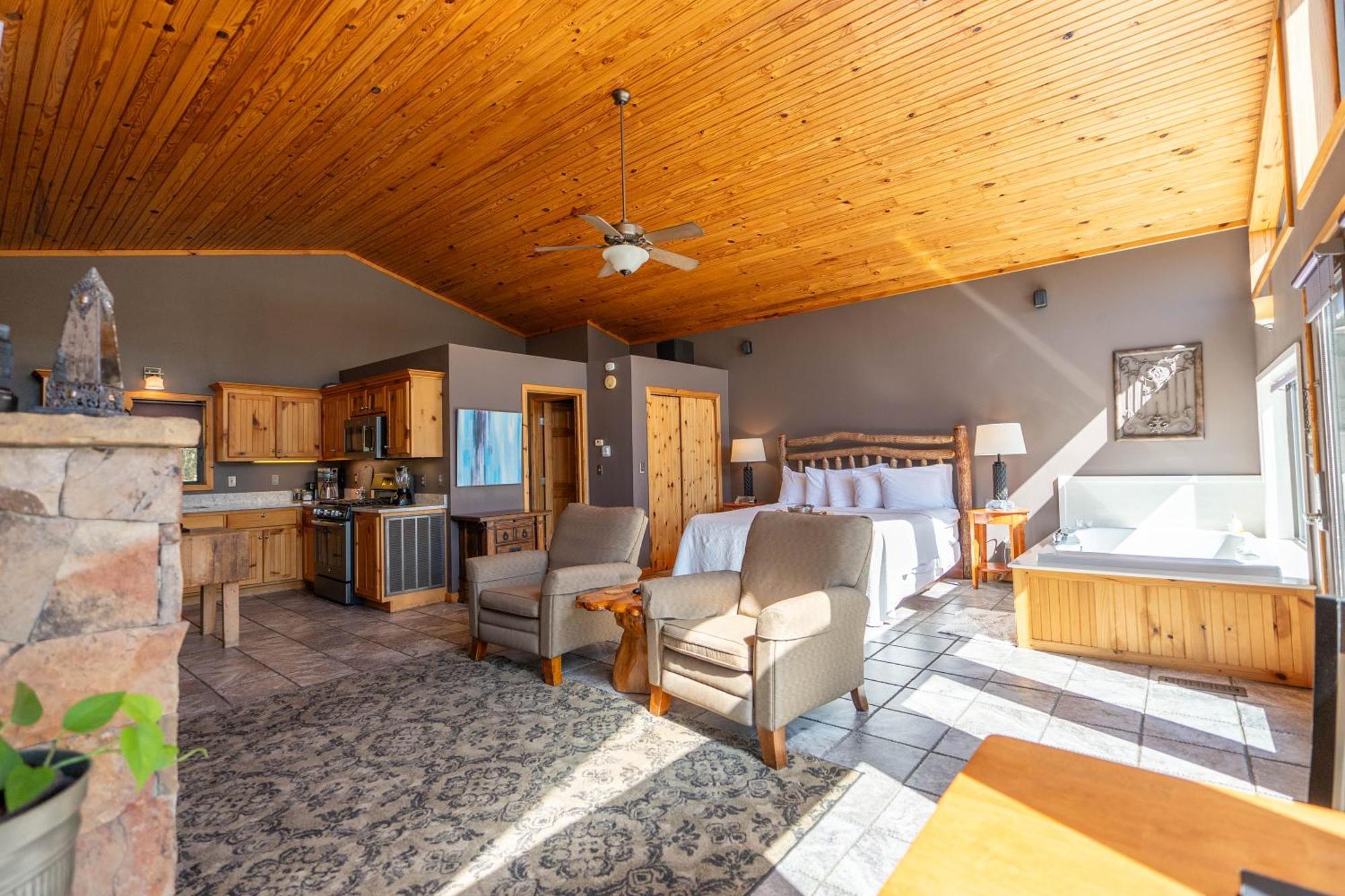 King Cabin Lake View
