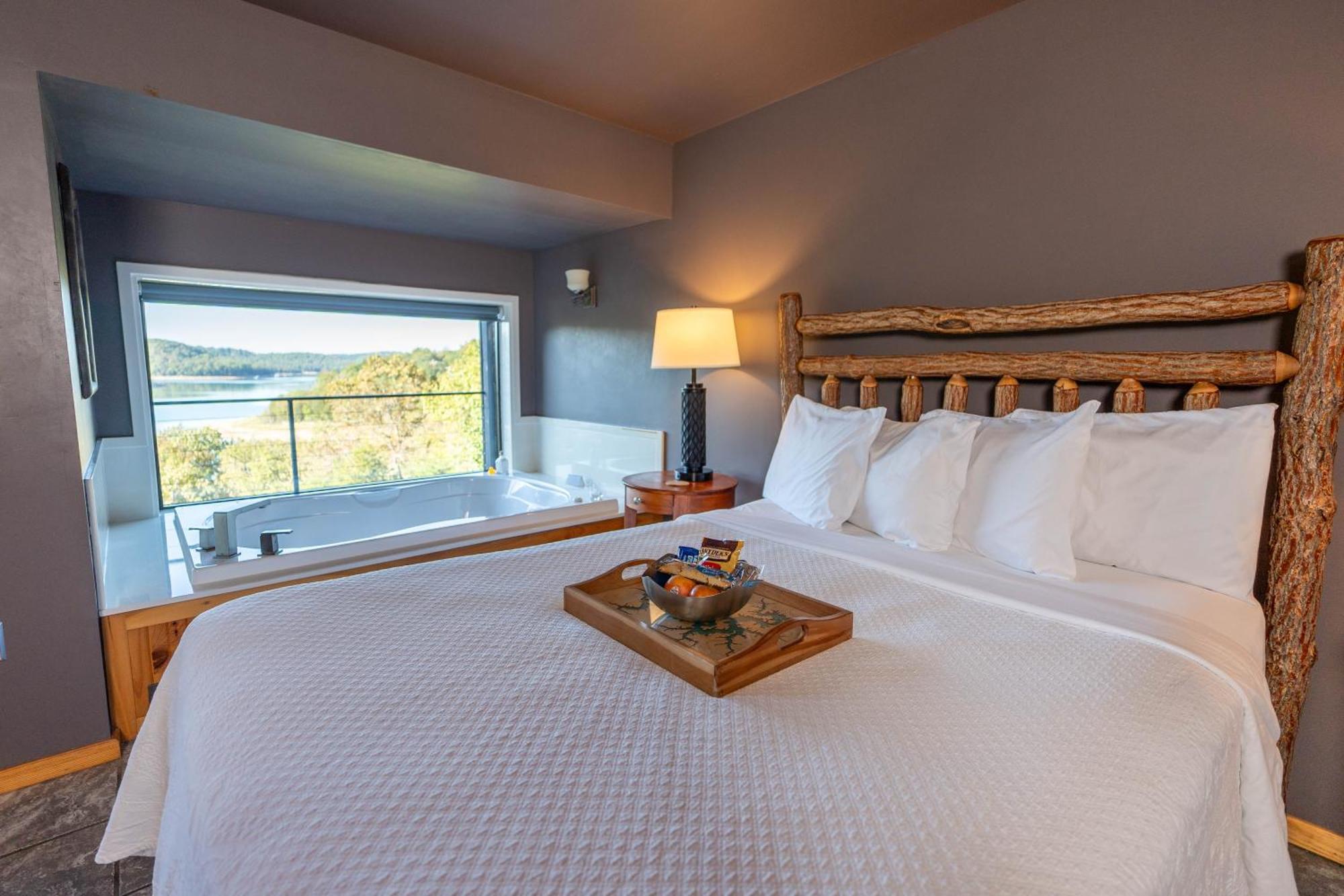 Queen Suite Lake View