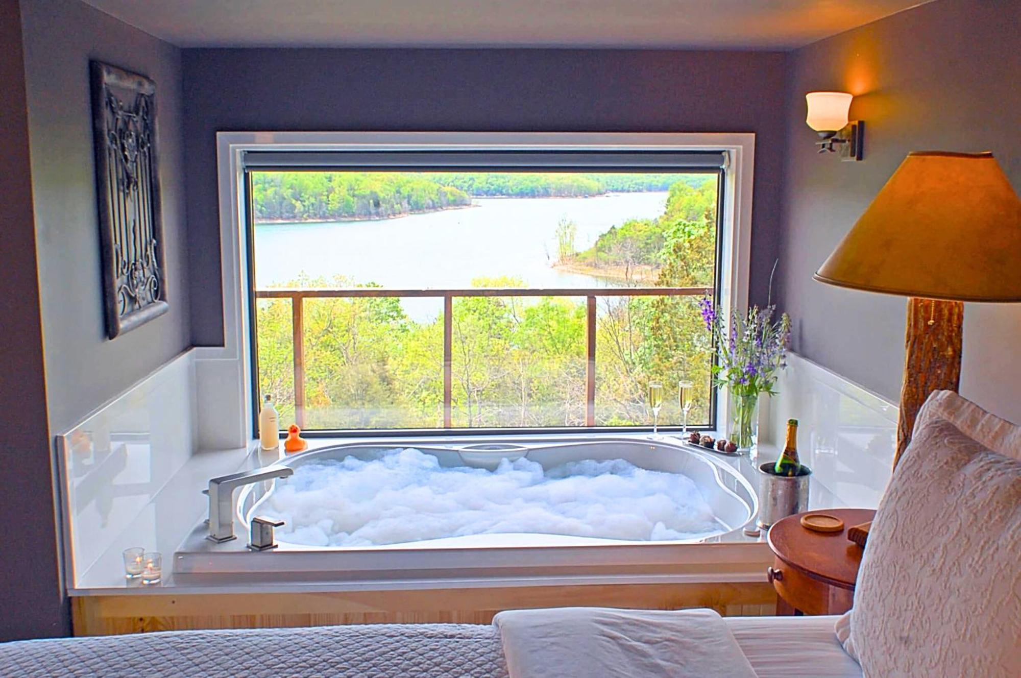 Queen Suite Lake View