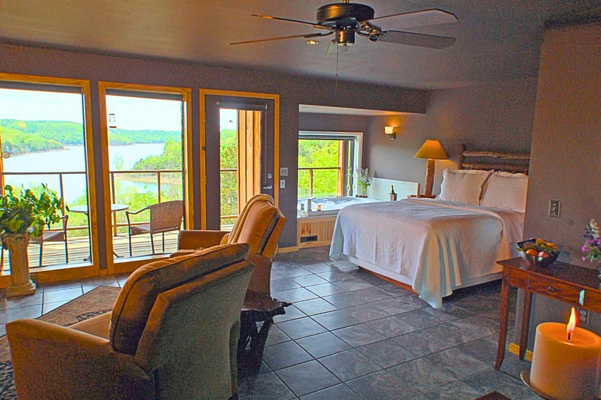 Queen Suite Lake View