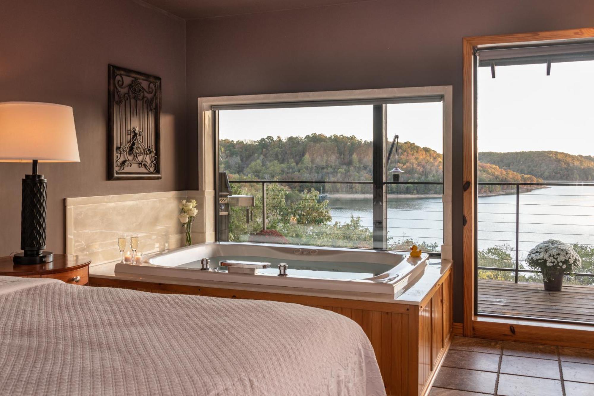 Queen Suite Lake View